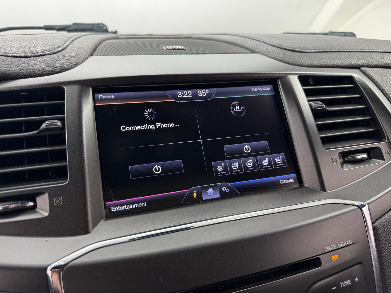 Thumbnail: 2013 Lincoln MKS - 3