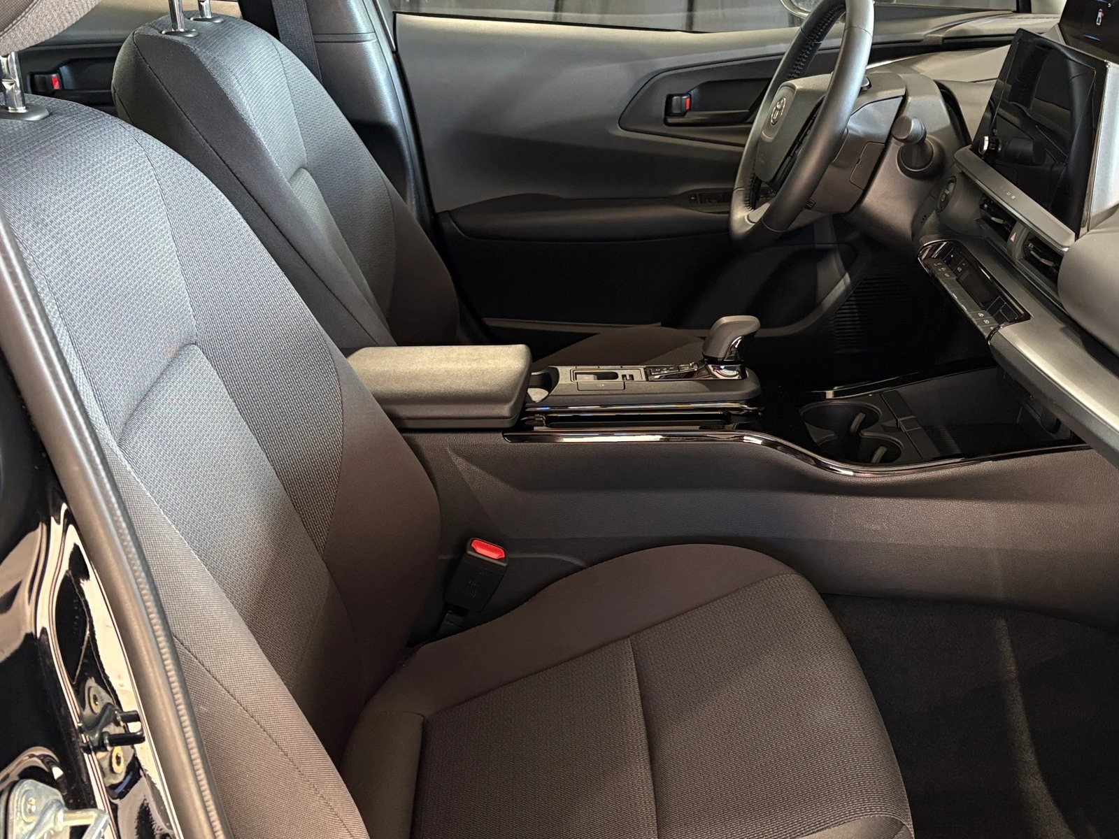 Thumbnail: 2025 Toyota Prius - 2