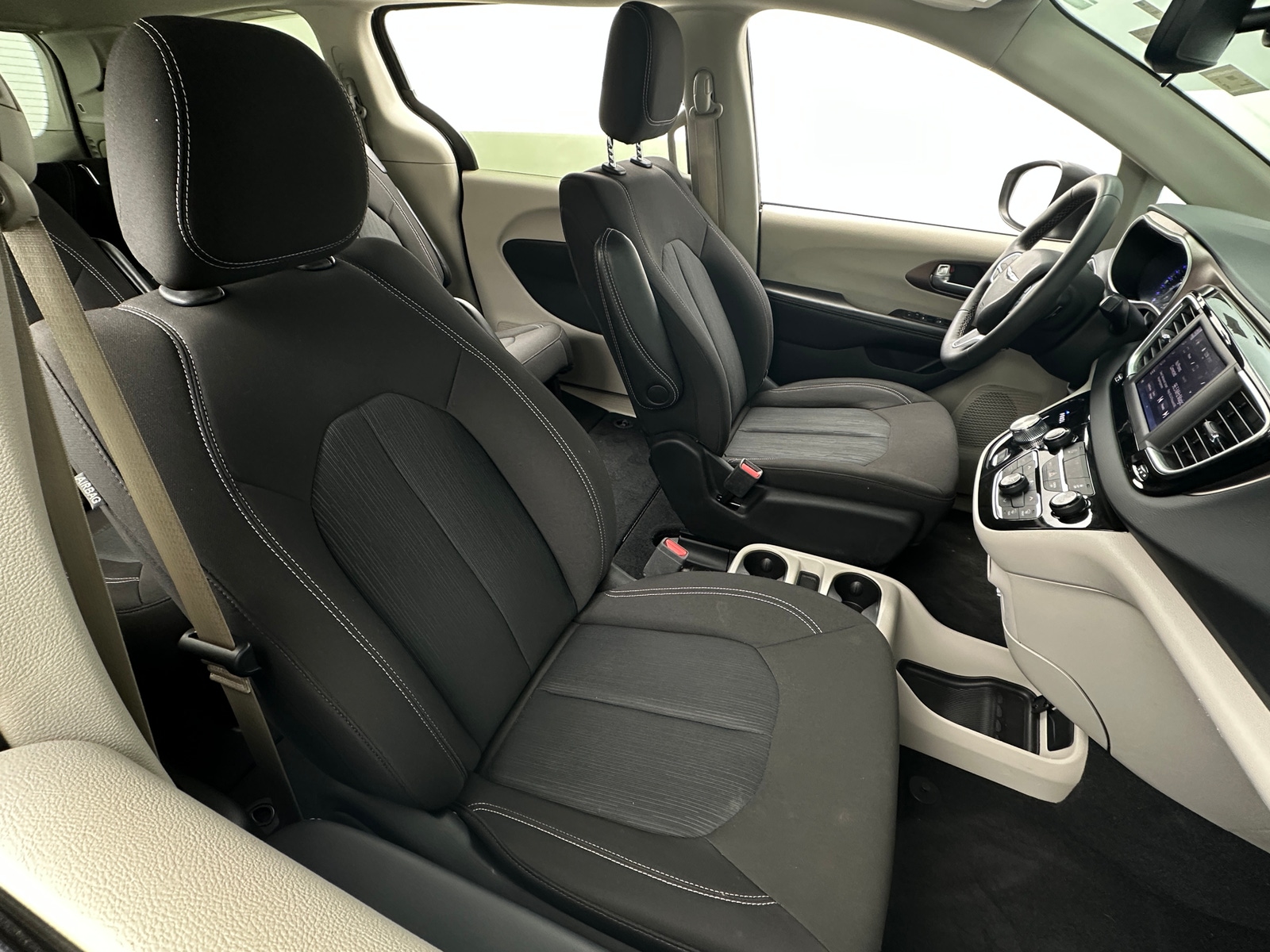 Thumbnail: 2024 Chrysler Voyager - 2