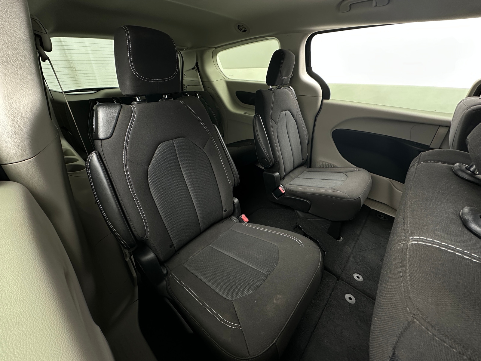 Thumbnail: 2024 Chrysler Voyager - 6