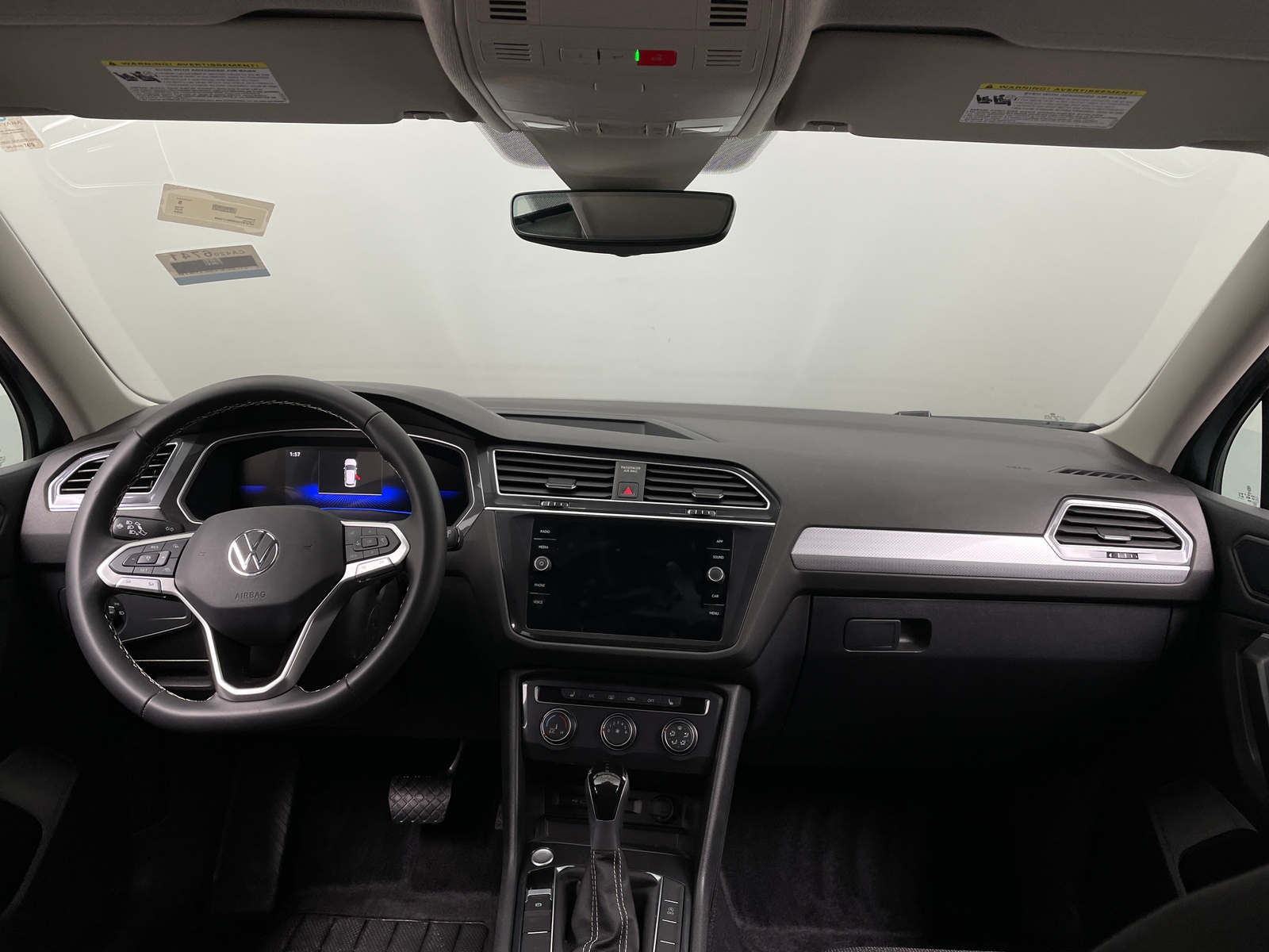 Thumbnail: 2024 Volkswagen Tiguan - 3