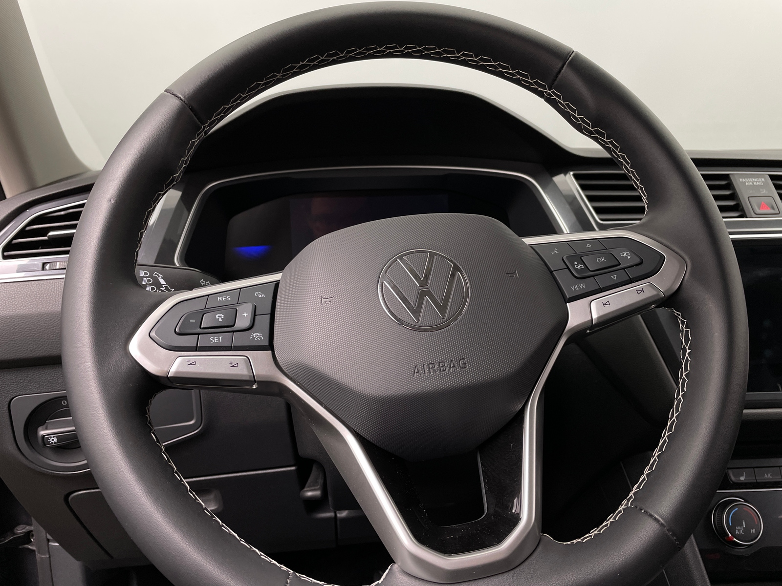 Thumbnail: 2024 Volkswagen Tiguan - 5