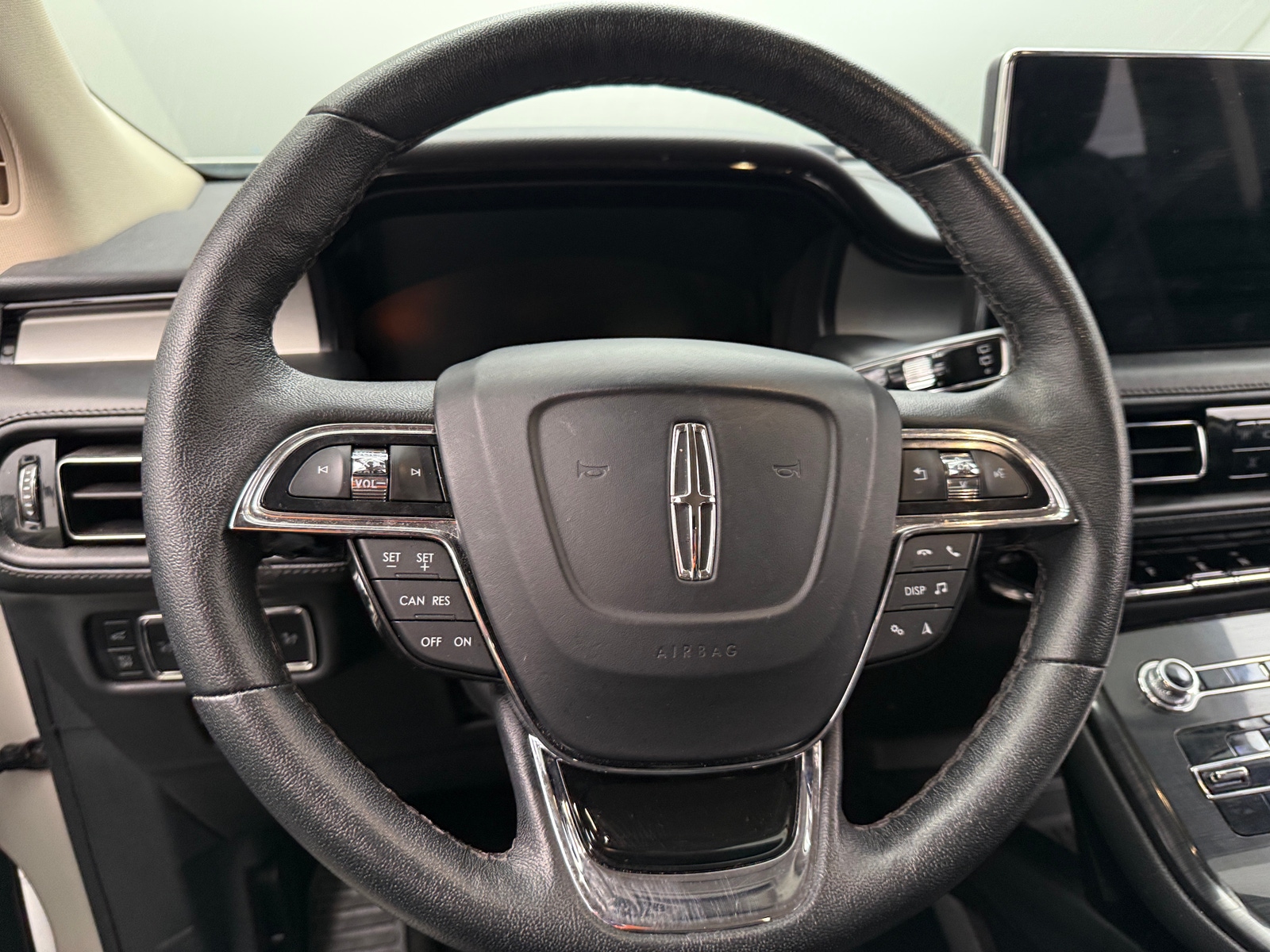 Thumbnail: 2023 Lincoln Nautilus - 4