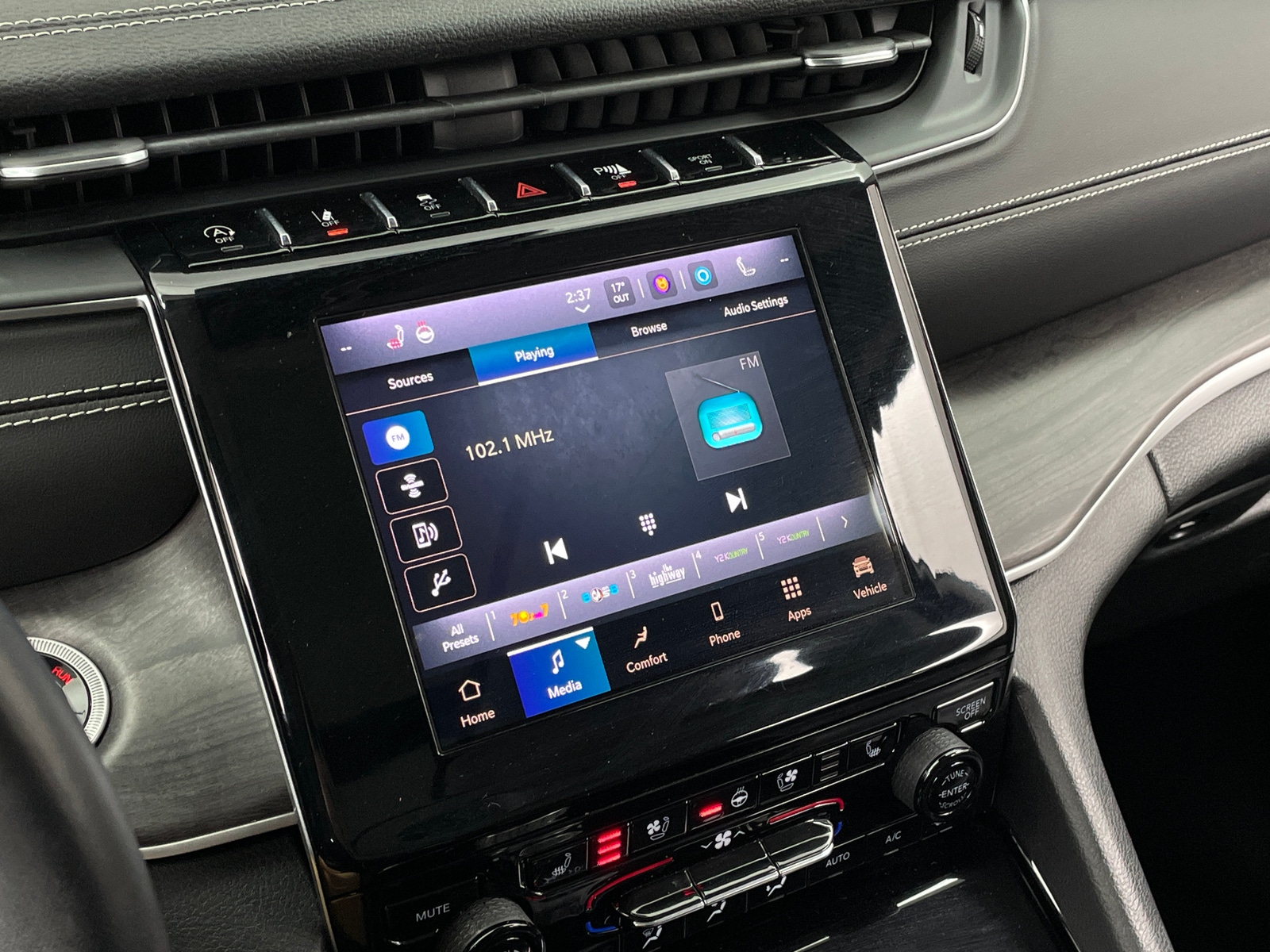 Thumbnail: 2022 Jeep Grand Cherokee - 3