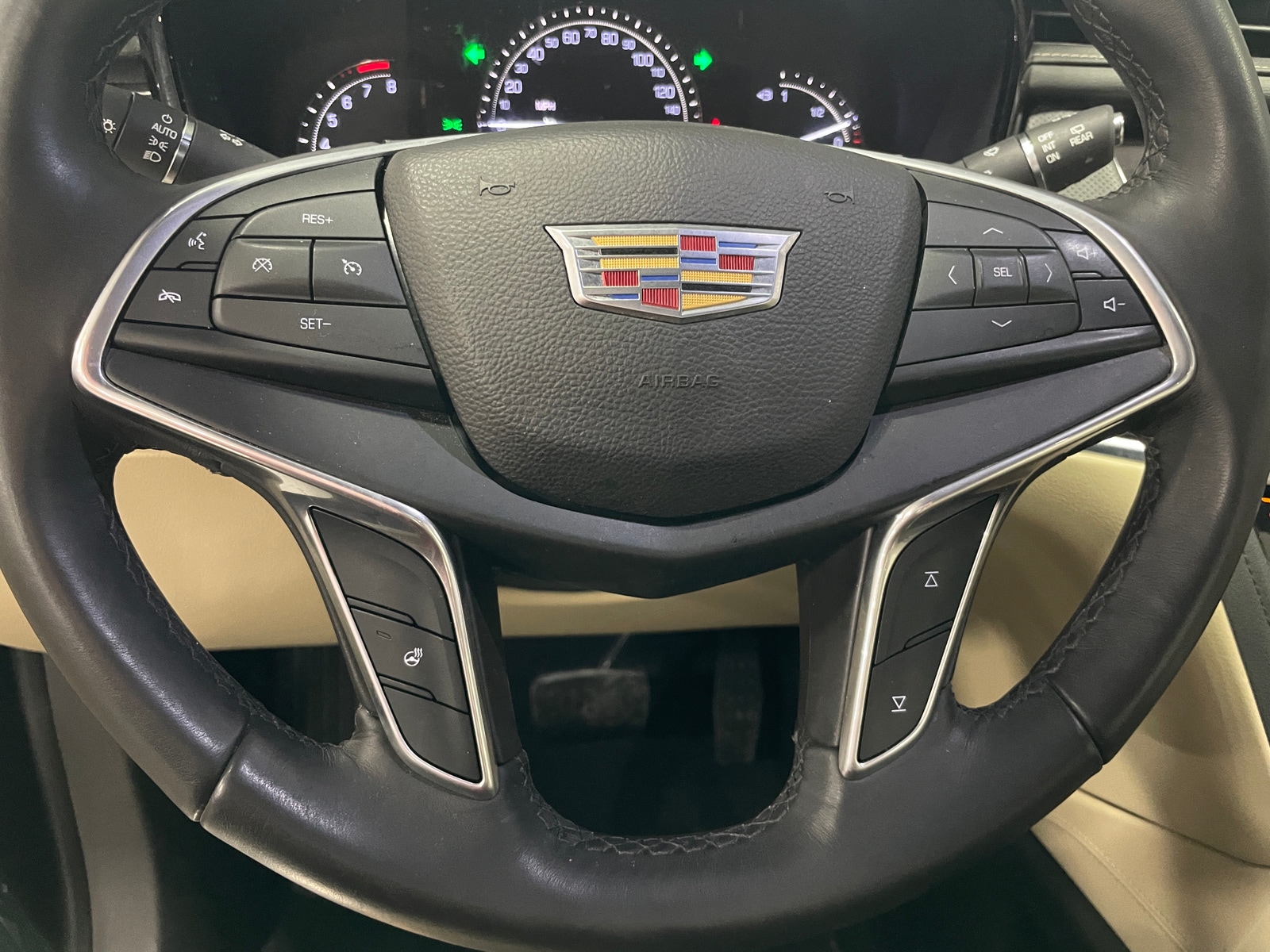 Thumbnail: 2017 Cadillac XT5 - 4
