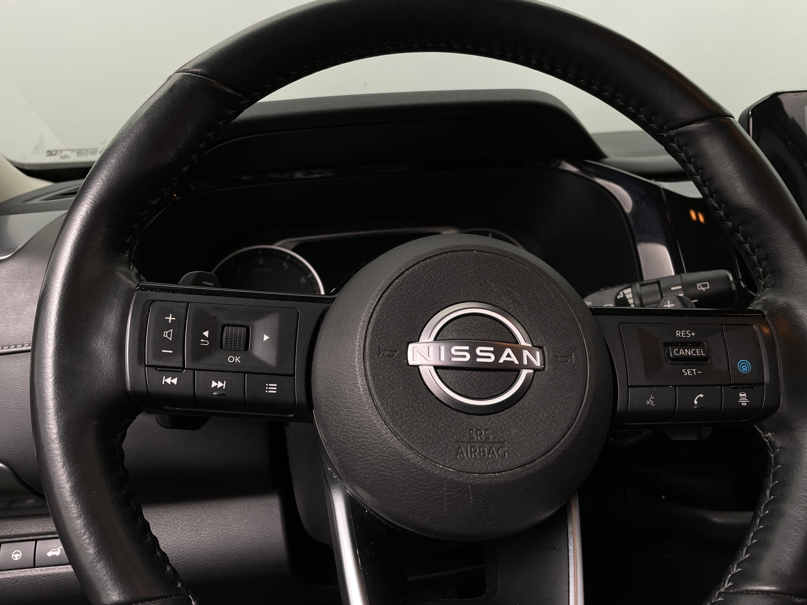 Thumbnail: 2023 Nissan Pathfinder - 4