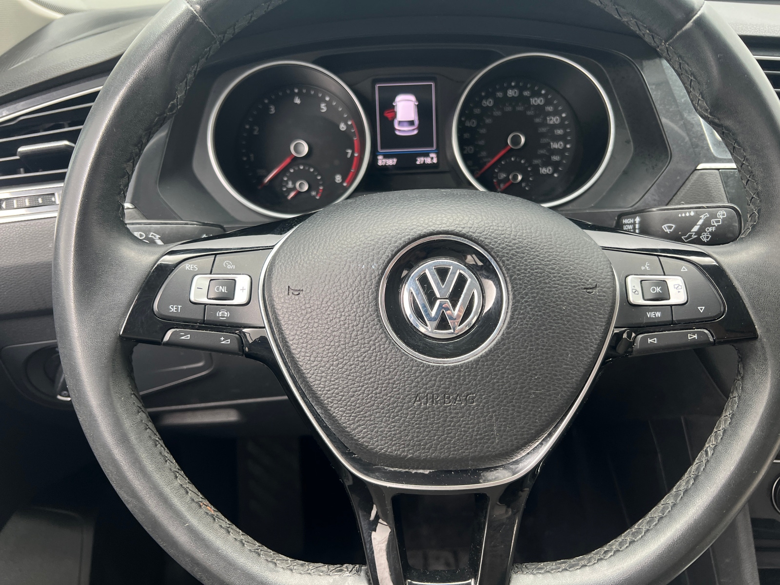 Thumbnail: 2020 Volkswagen Tiguan - 4