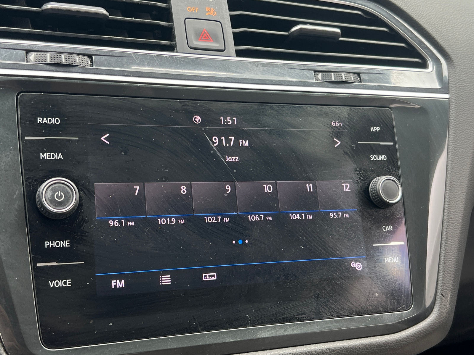 Thumbnail: 2020 Volkswagen Tiguan - 3