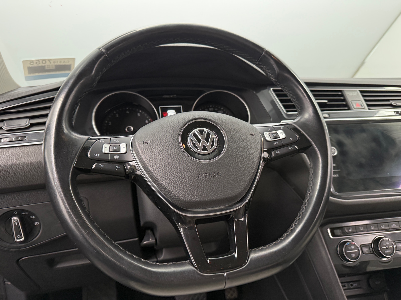 Thumbnail: 2019 Volkswagen Tiguan - 4