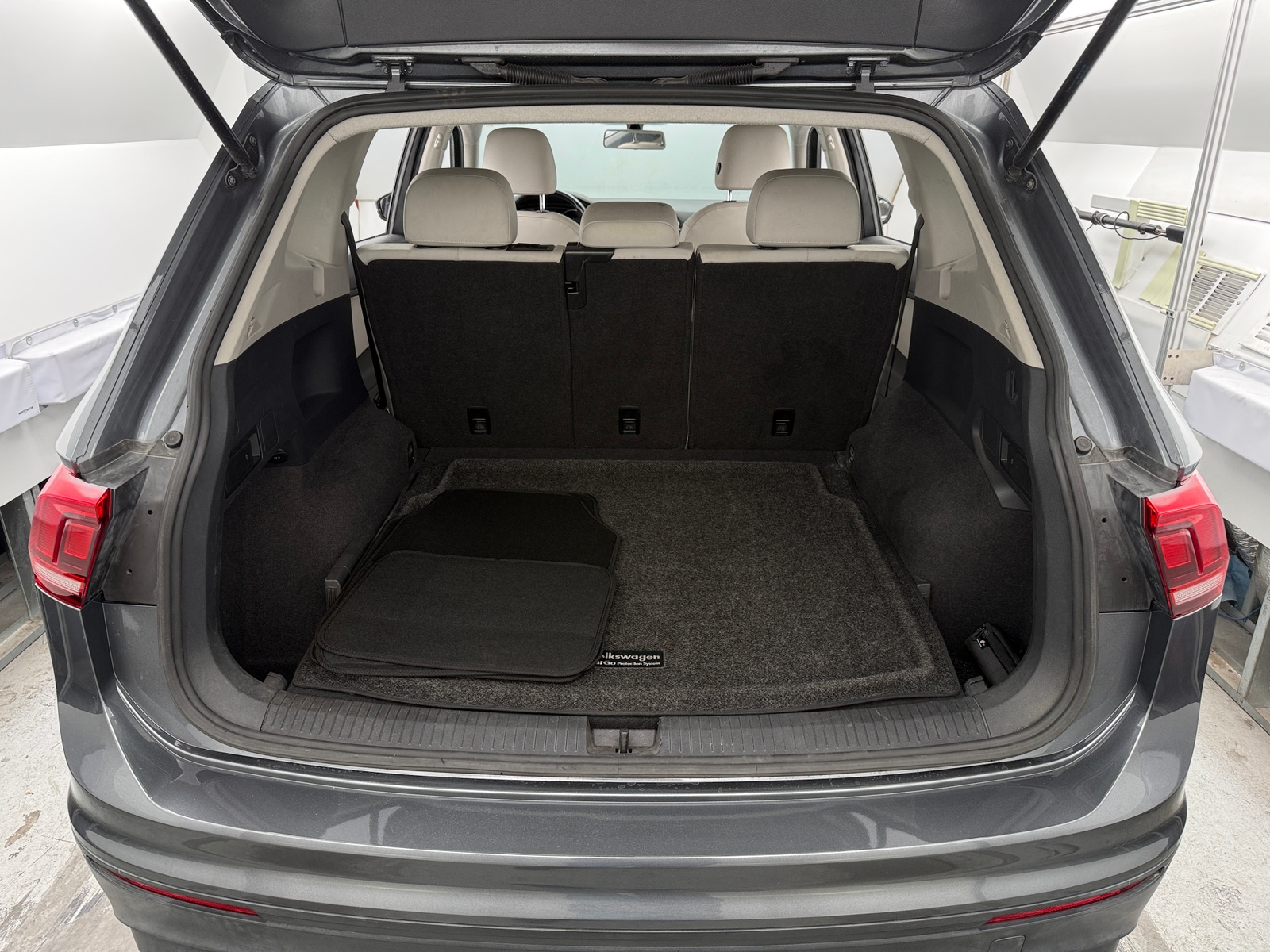 Thumbnail: 2019 Volkswagen Tiguan - 6