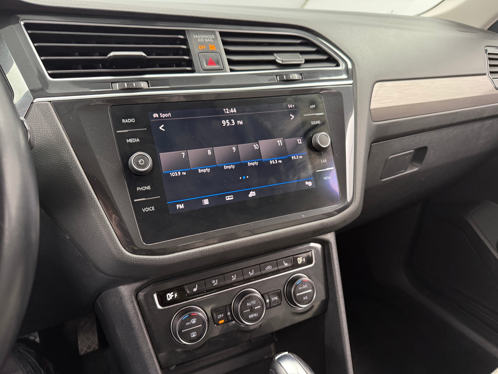 Thumbnail: 2019 Volkswagen Tiguan - 3