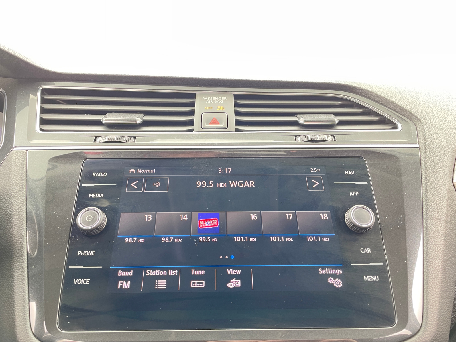 Thumbnail: 2019 Volkswagen Tiguan - 3