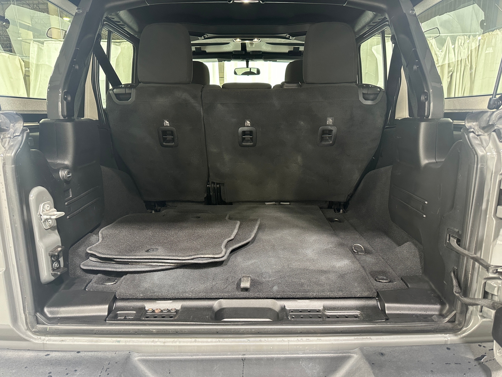 Thumbnail: 2020 Jeep Wrangler - 7