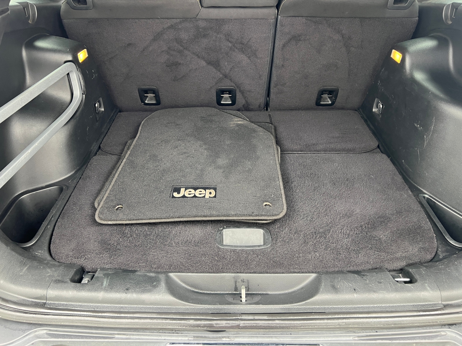 Thumbnail: 2017 Jeep Cherokee - 7