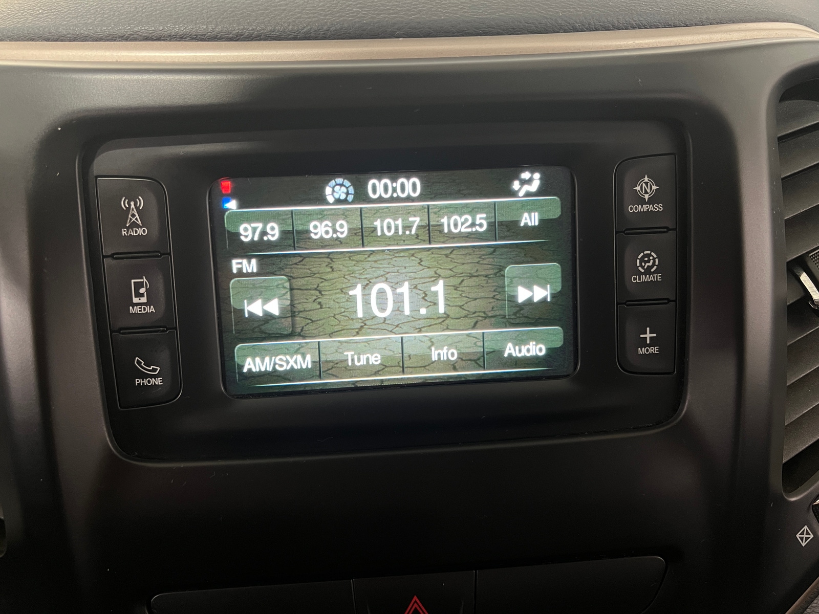 Thumbnail: 2017 Jeep Cherokee - 4