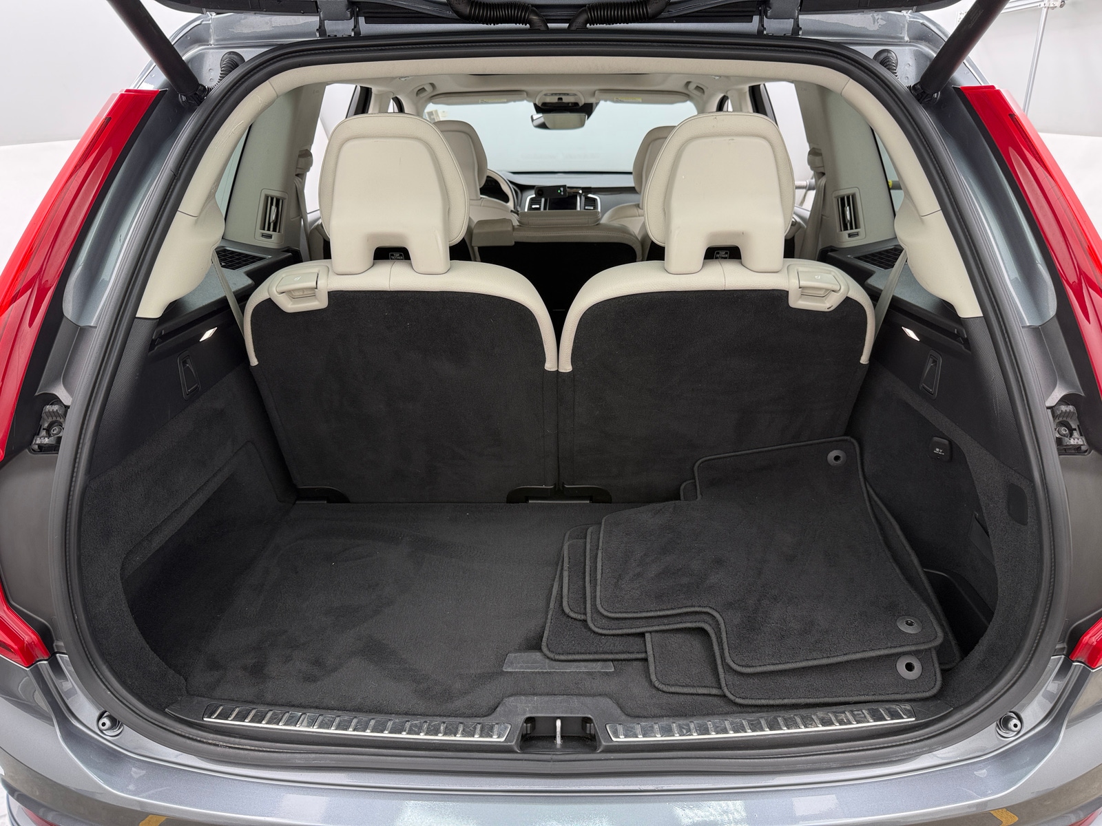 Thumbnail: 2020 Volvo XC90 - 6