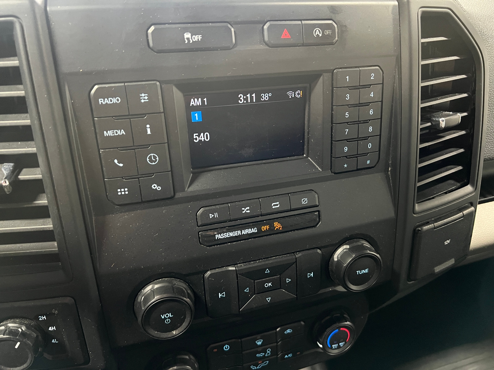 Thumbnail: 2019 Ford Econoline - 4