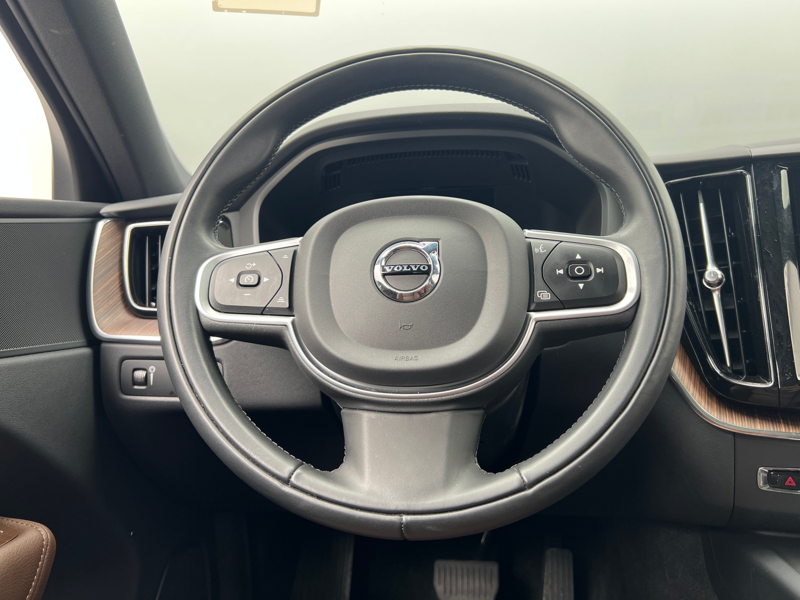 Thumbnail: 2021 Volvo XC60 - 4