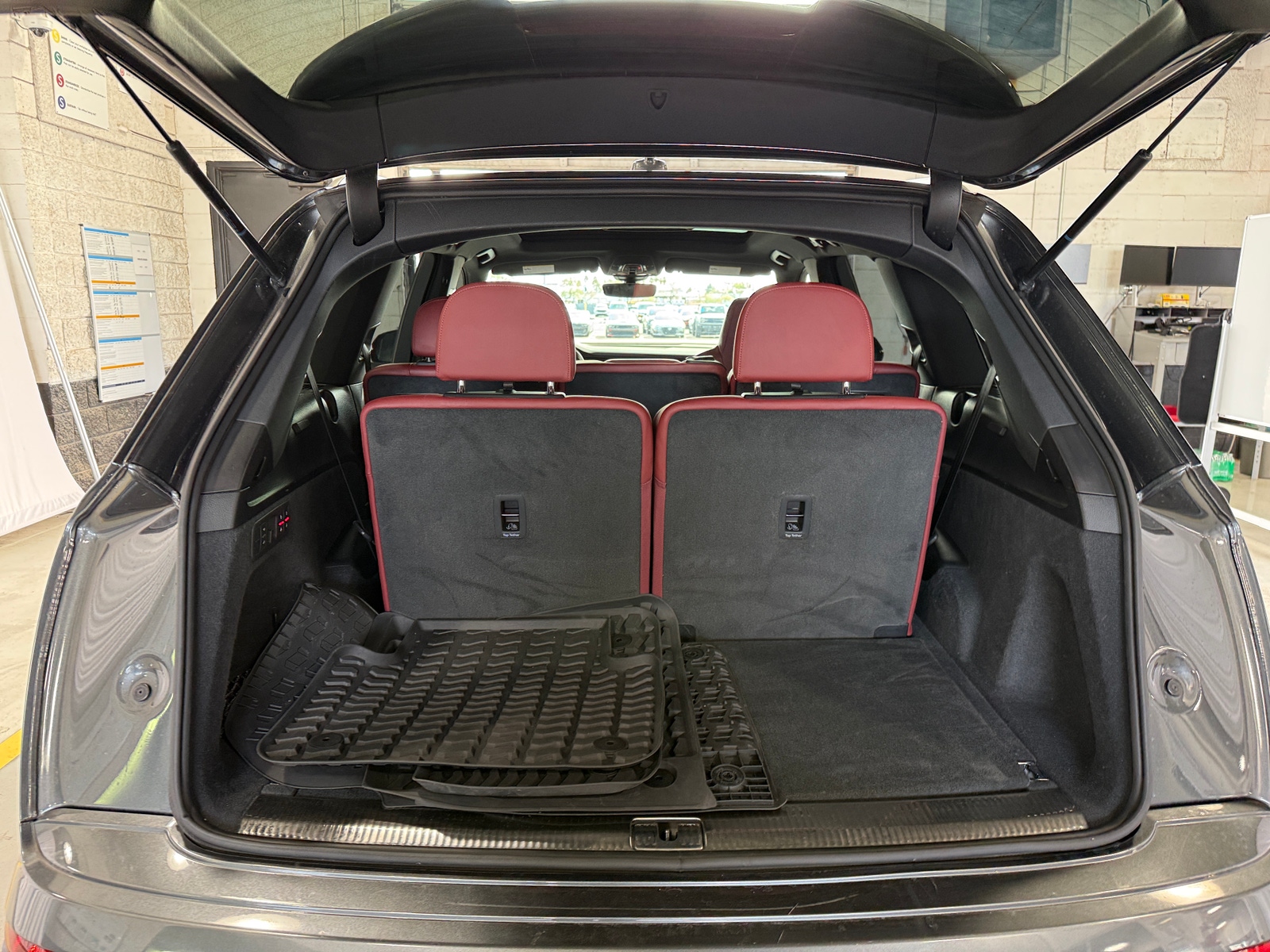 Thumbnail: 2021 Audi SQ7 - 6