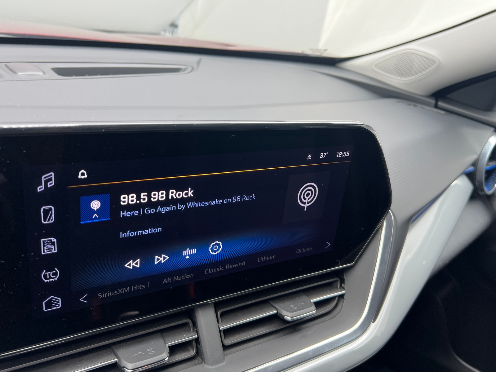 Thumbnail: 2025 Chevrolet Trax - 4