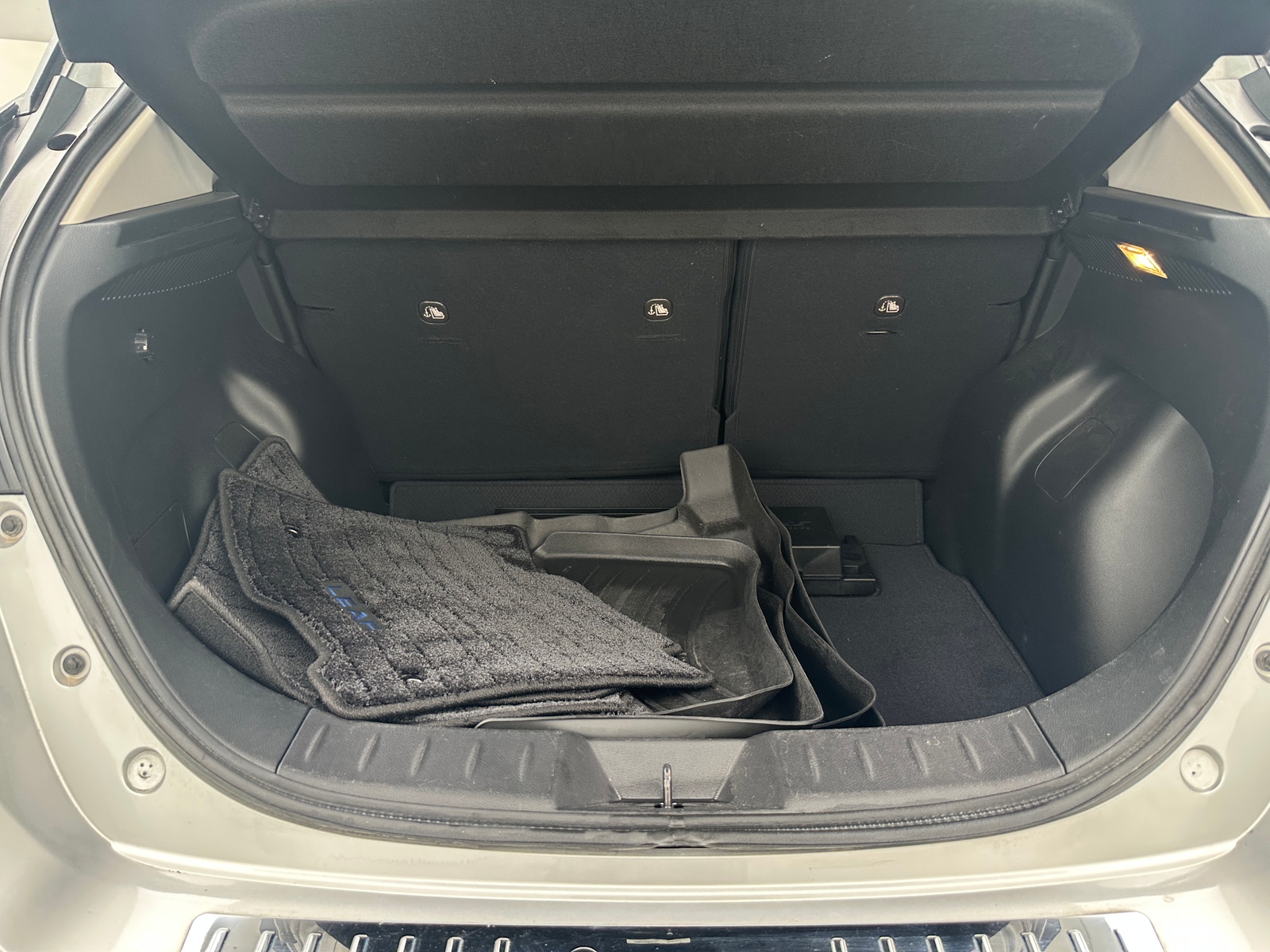 Thumbnail: 2020 Nissan Leaf - 6