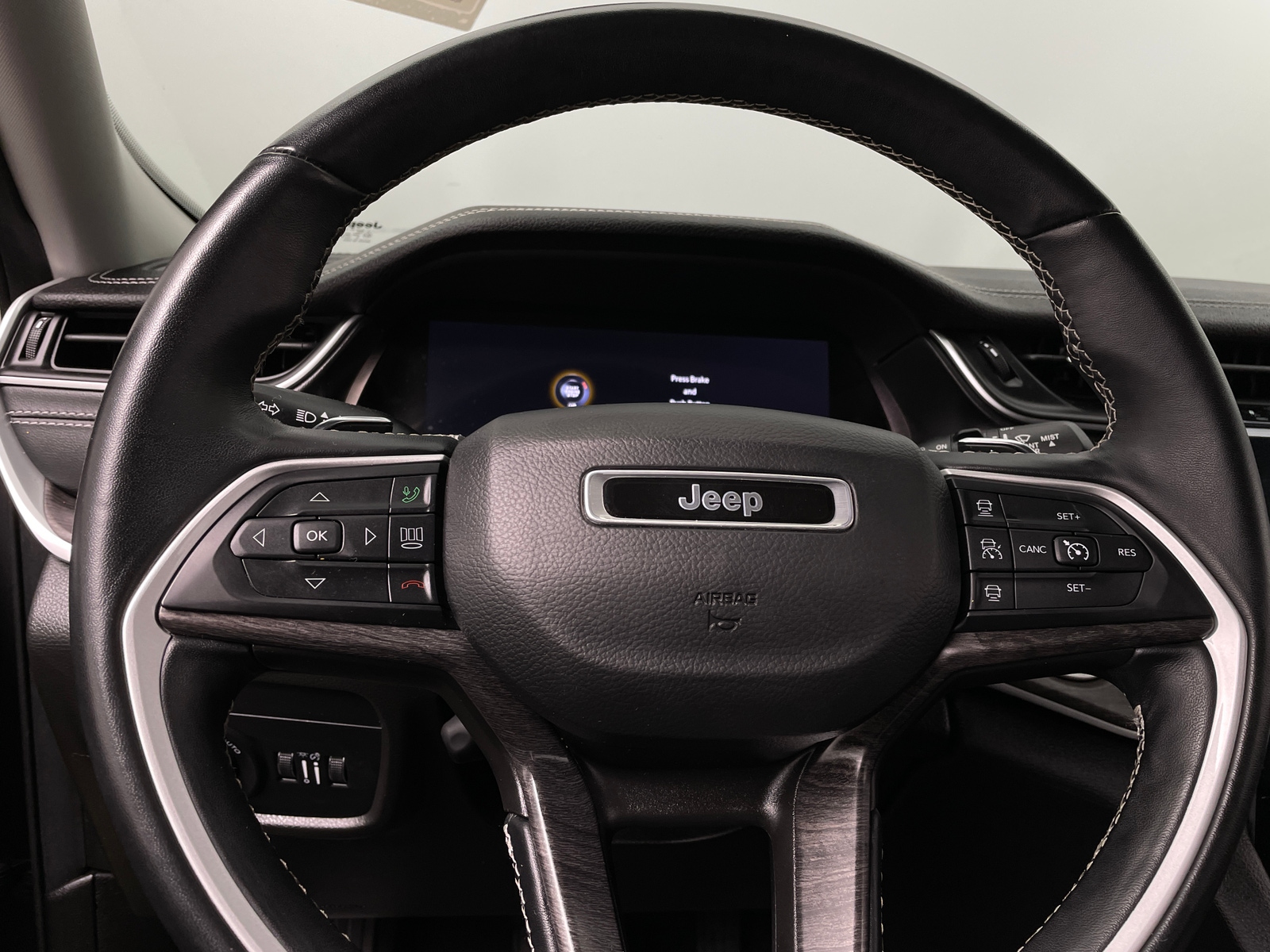 Thumbnail: 2022 Jeep Grand Cherokee L - 4