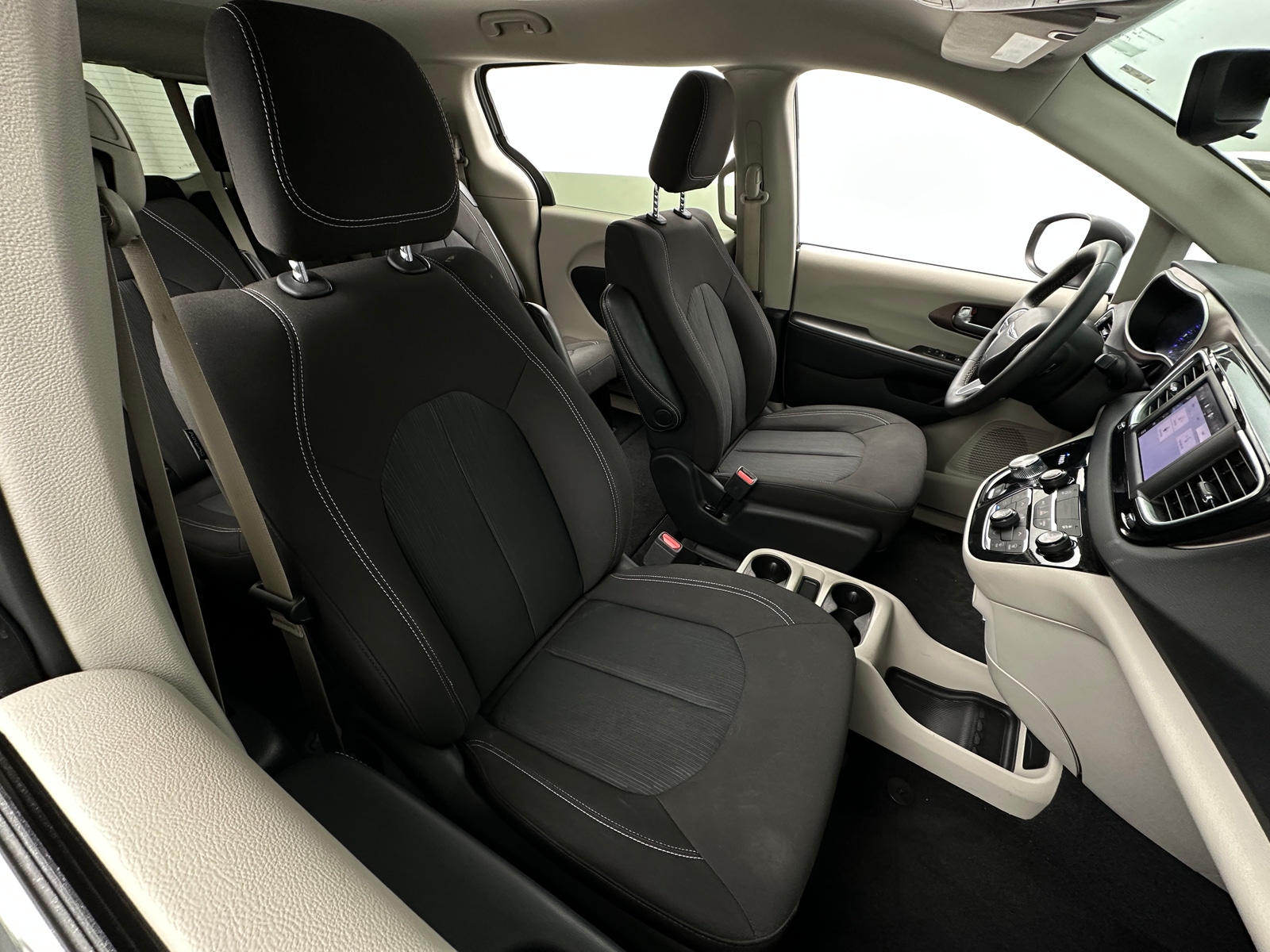 Thumbnail: 2024 Chrysler Voyager - 2