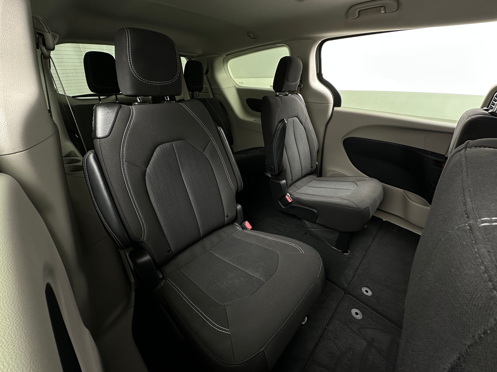 Thumbnail: 2024 Chrysler Voyager - 6