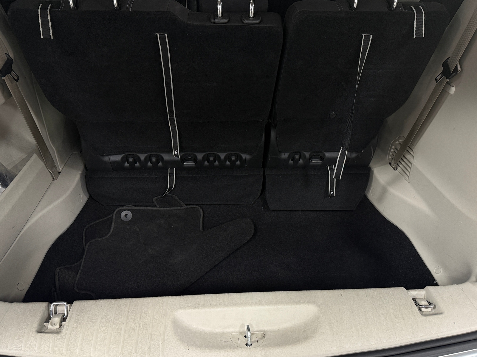 Thumbnail: 2024 Chrysler Voyager - 7