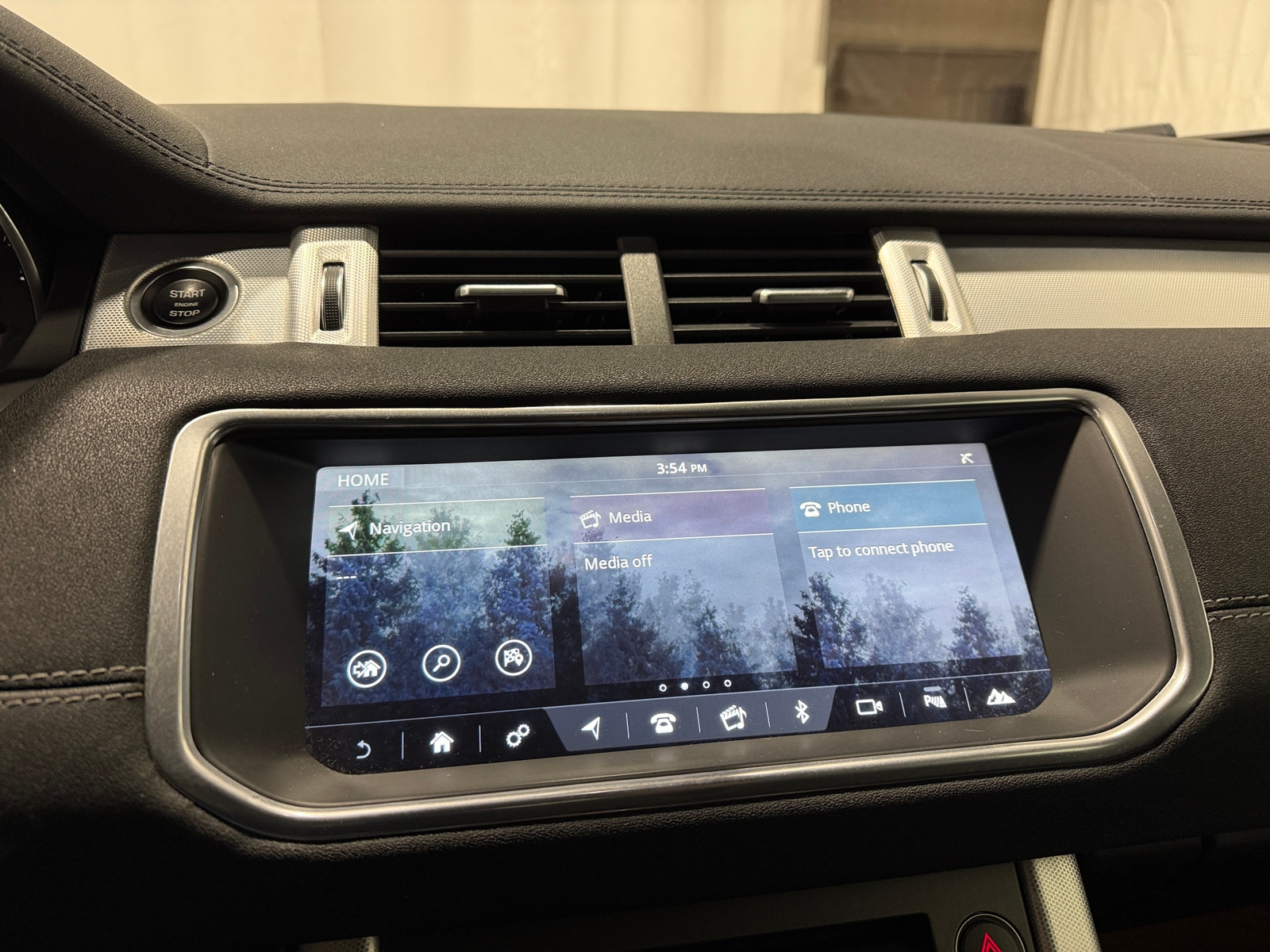 Thumbnail: 2017 Land Rover Range Rover Evoque - 3