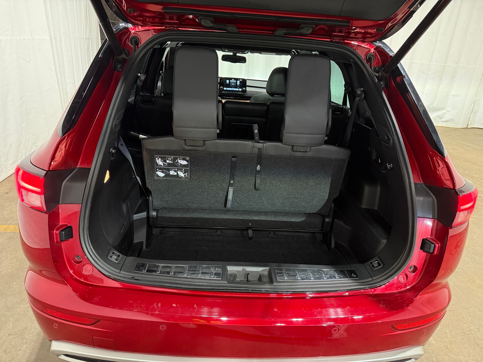 Thumbnail: 2023 Mitsubishi Outlander - 6