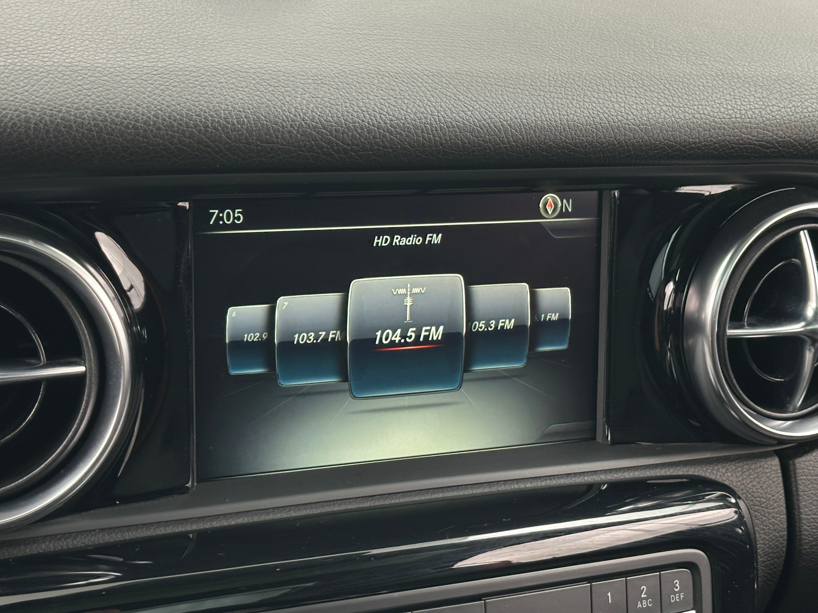 Thumbnail: 2017 Mercedes-Benz SLC - 3