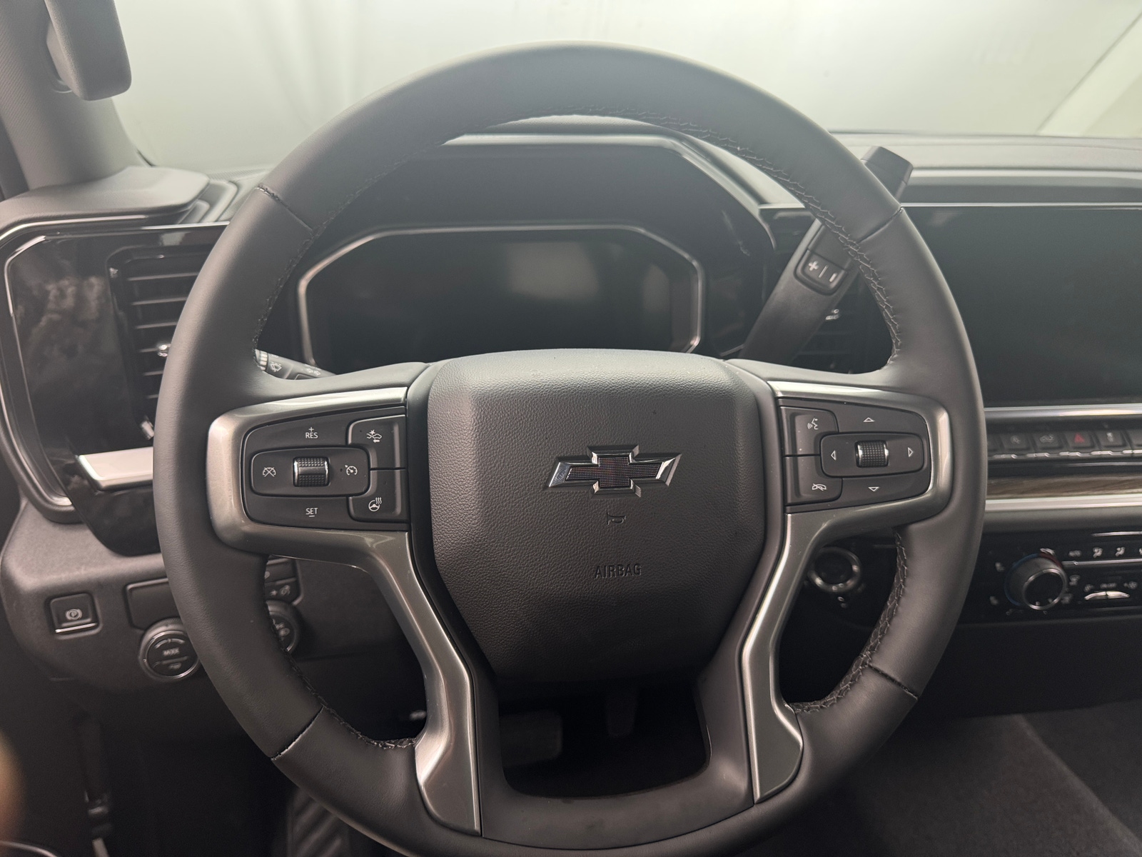 Thumbnail: 2026 Chevrolet Silverado 1500 - 5