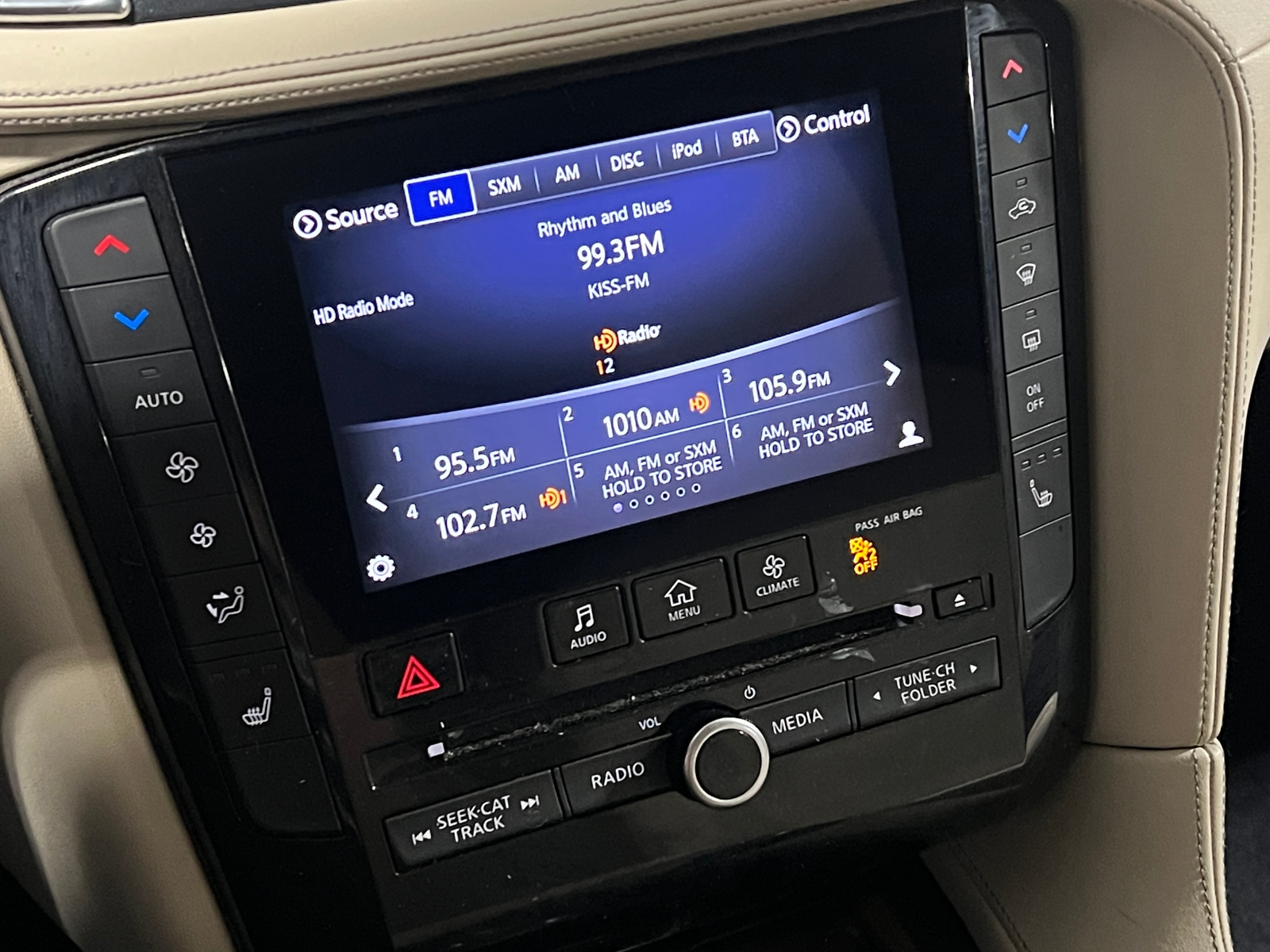 Thumbnail: 2019 INFINITI QX50 - 3