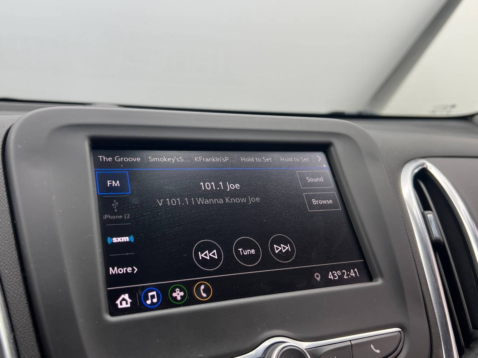 Thumbnail: 2021 Chevrolet Equinox - 4