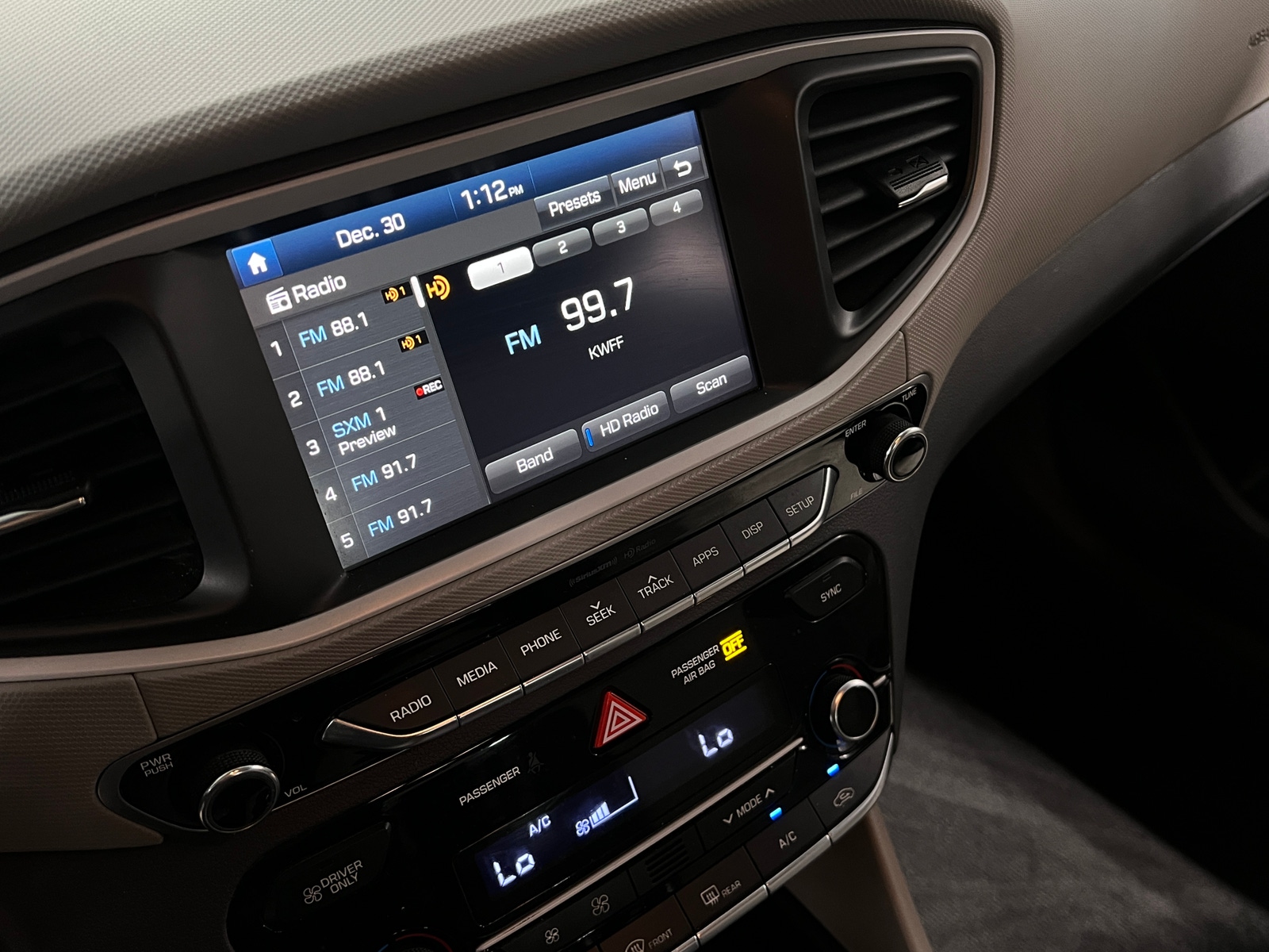 Thumbnail: 2018 Hyundai Ioniq - 4