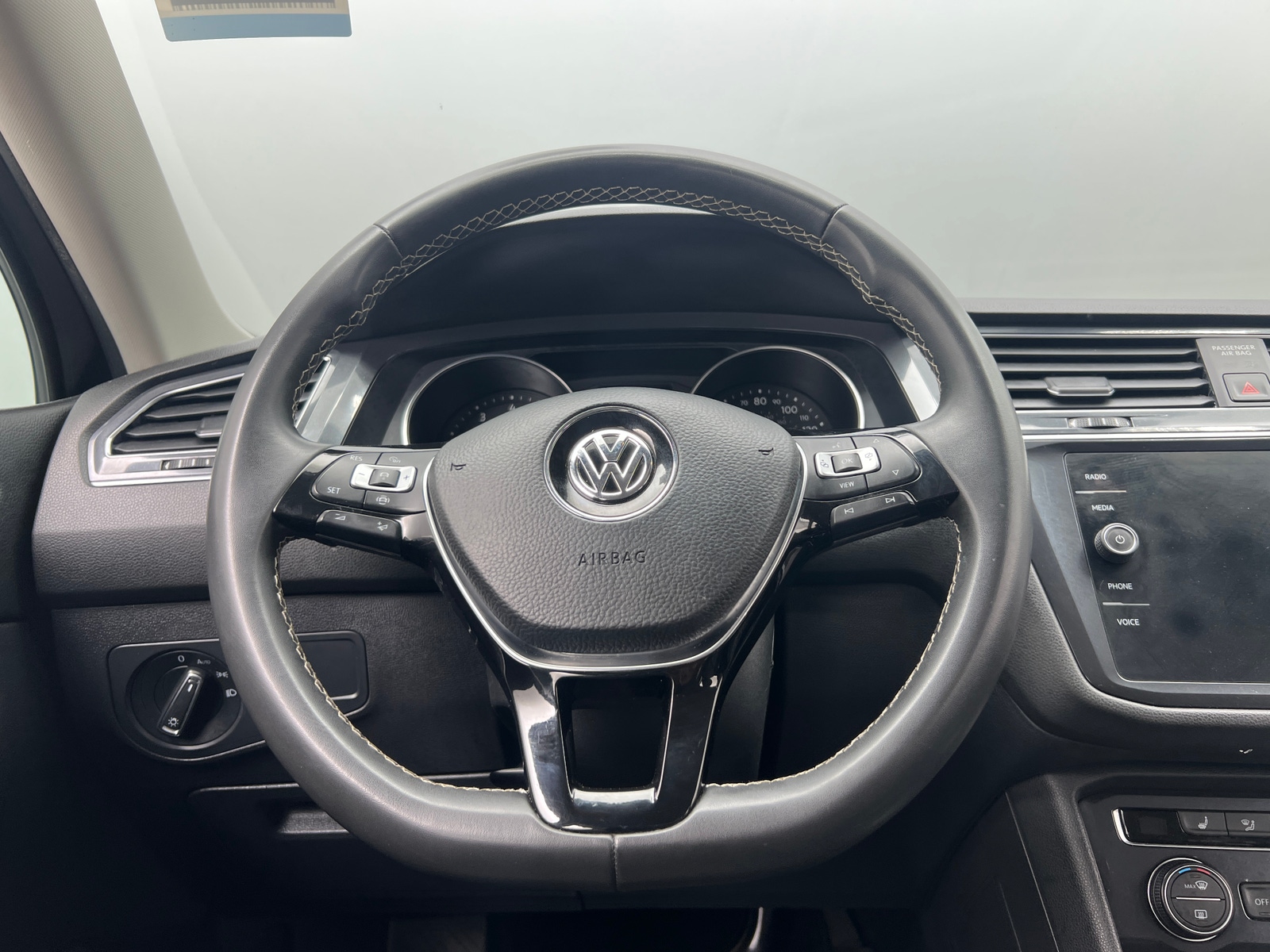 Thumbnail: 2021 Volkswagen Tiguan - 4