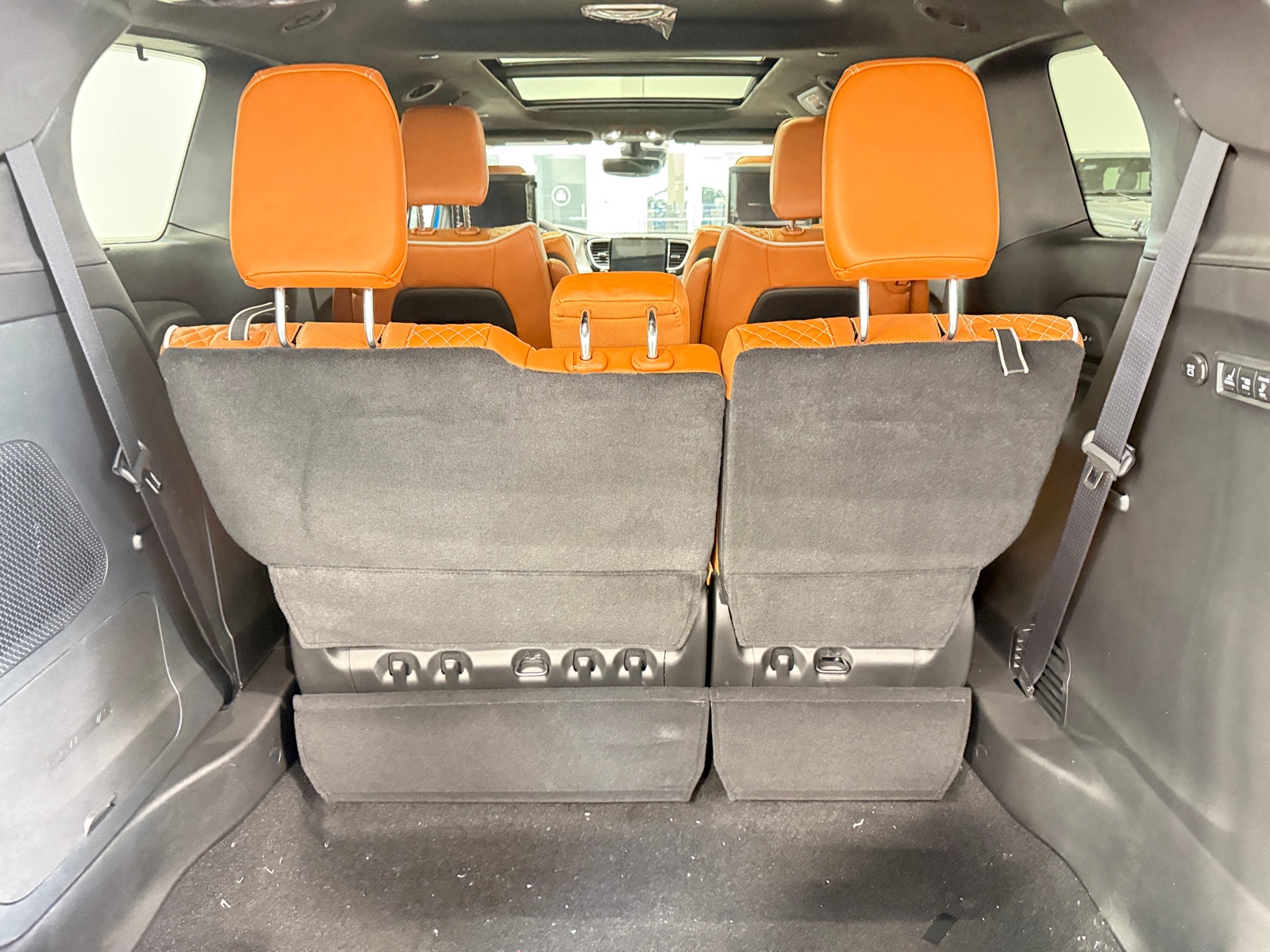 Thumbnail: 2026 Chrysler Pacifica - 6