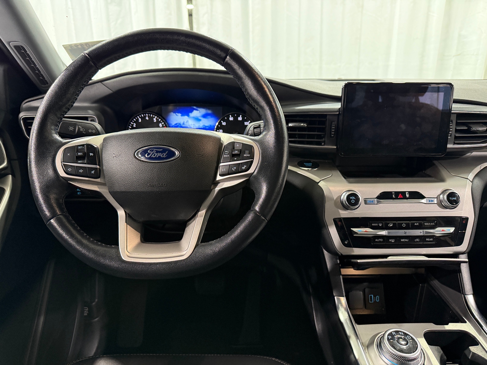 Thumbnail: 2022 Ford Explorer - 5