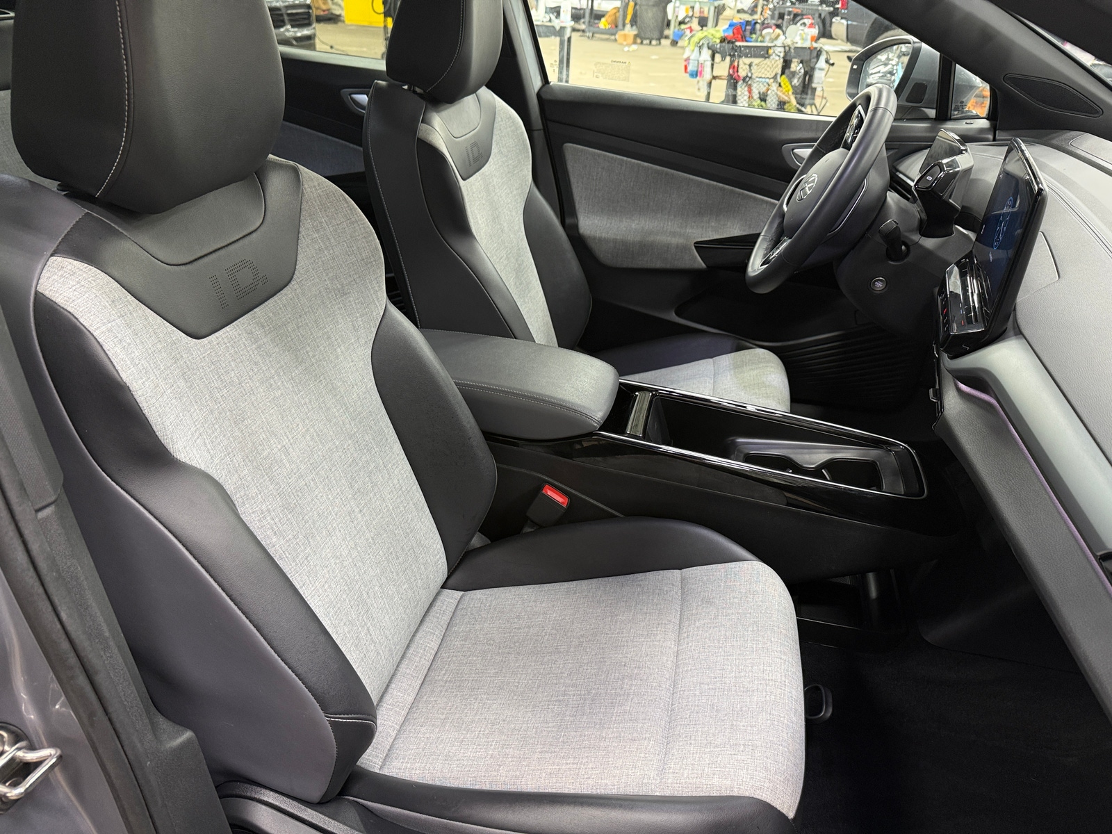 Thumbnail: 2023 Volkswagen ID.4 - 2