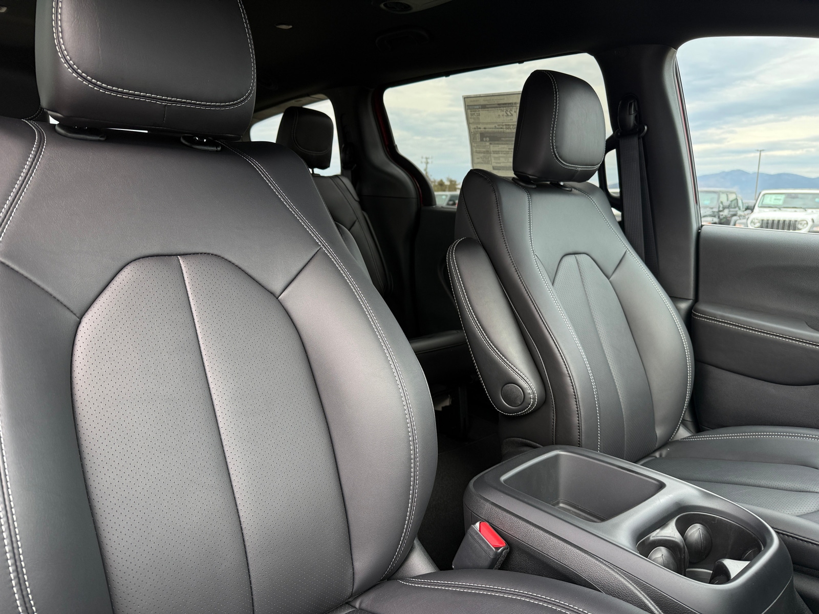 Thumbnail: 2026 Chrysler Pacifica - 2