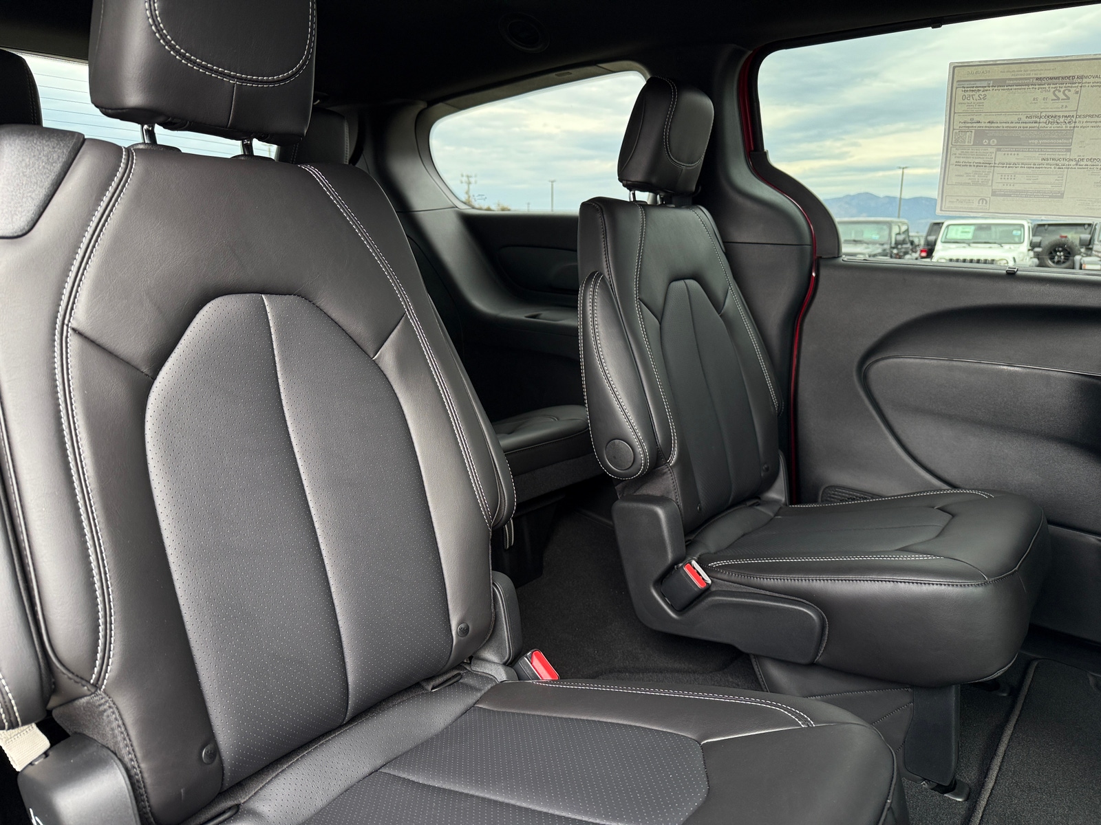 Thumbnail: 2026 Chrysler Pacifica - 6