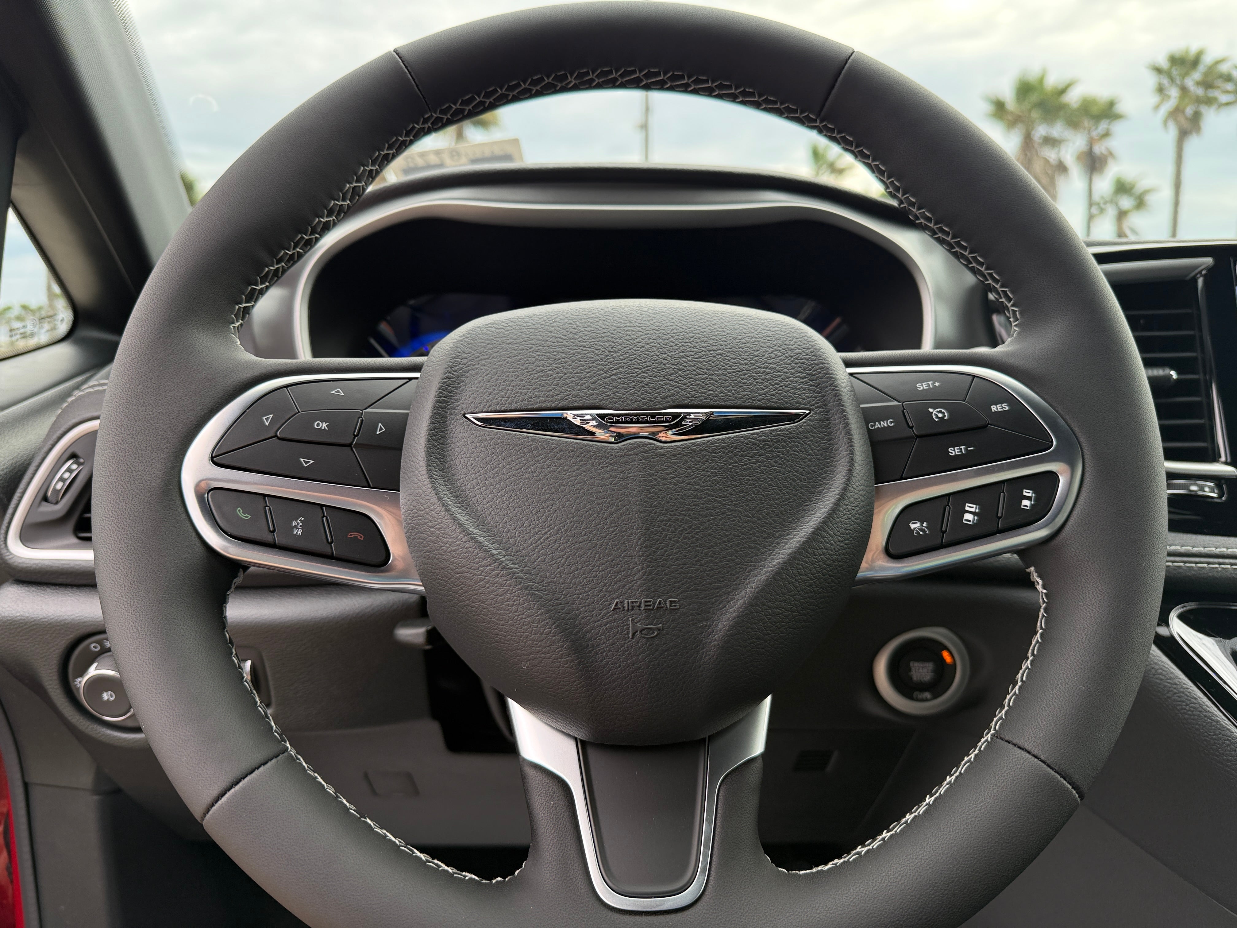 2026 Chrysler Pacifica Select's photo