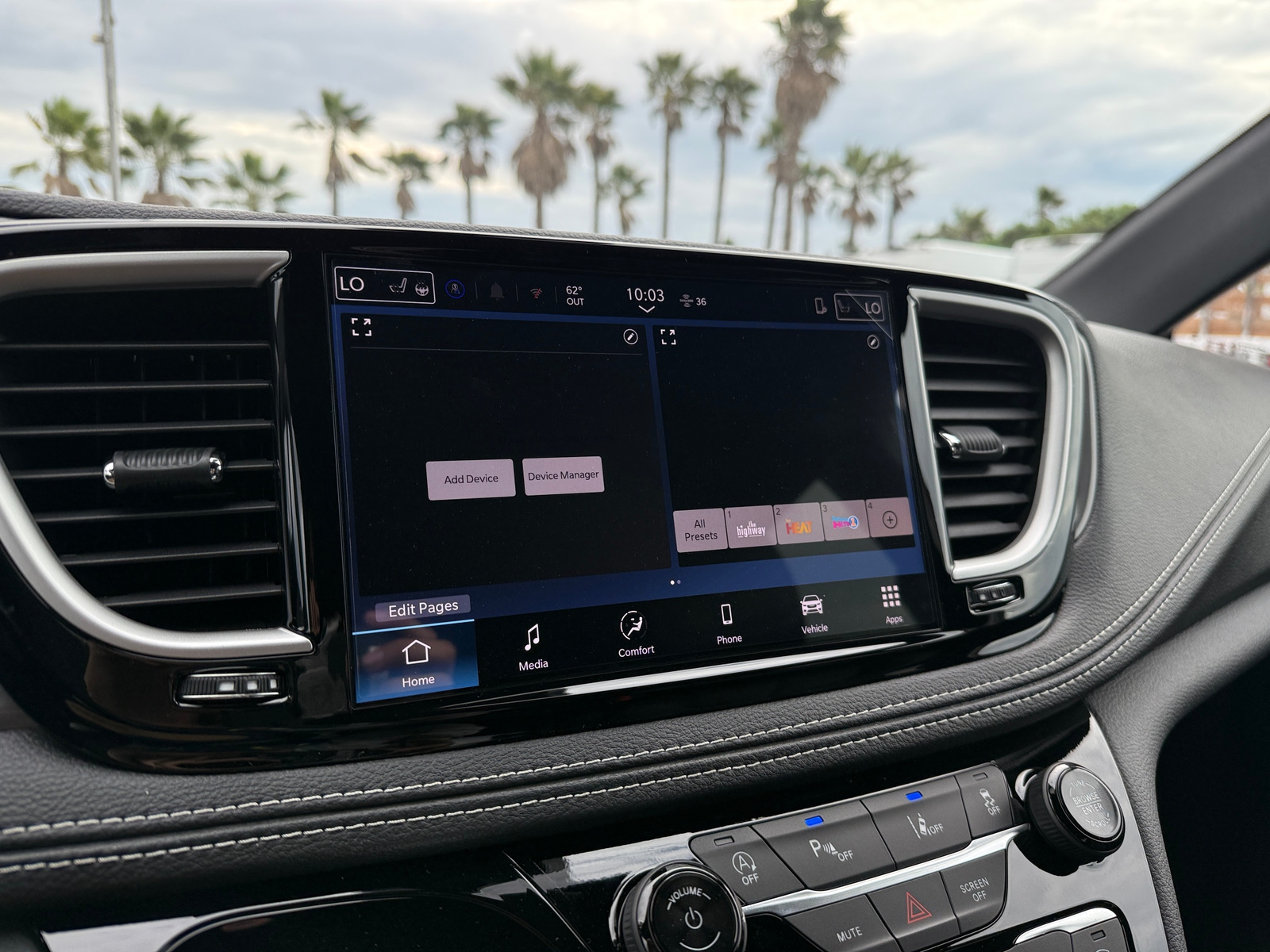 Thumbnail: 2026 Chrysler Pacifica - 4