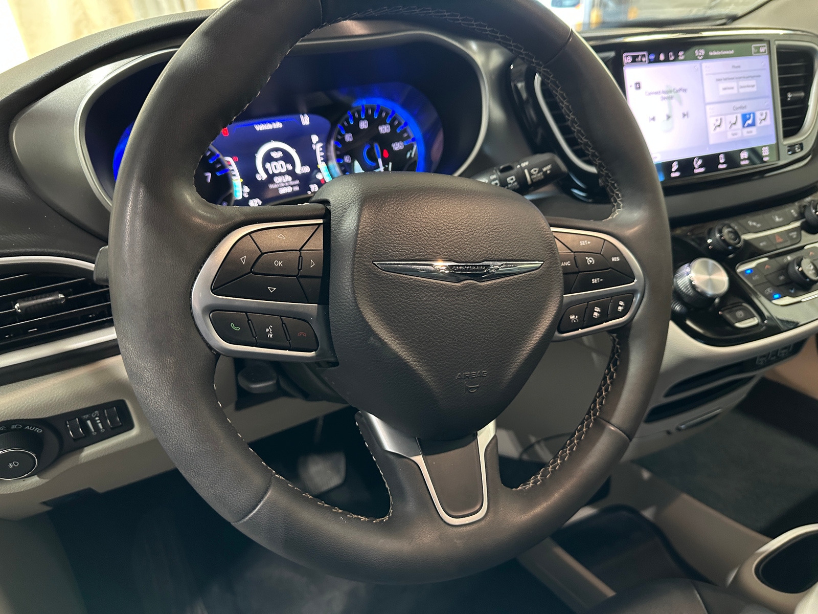 Thumbnail: 2024 Chrysler Pacifica - 4