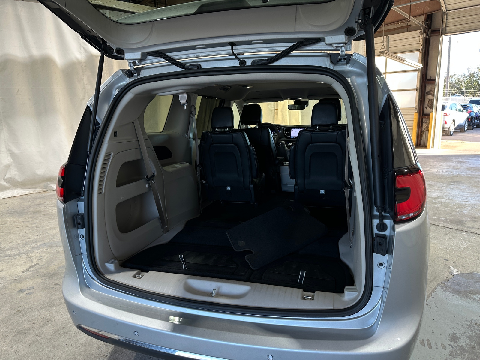 Thumbnail: 2024 Chrysler Pacifica - 6