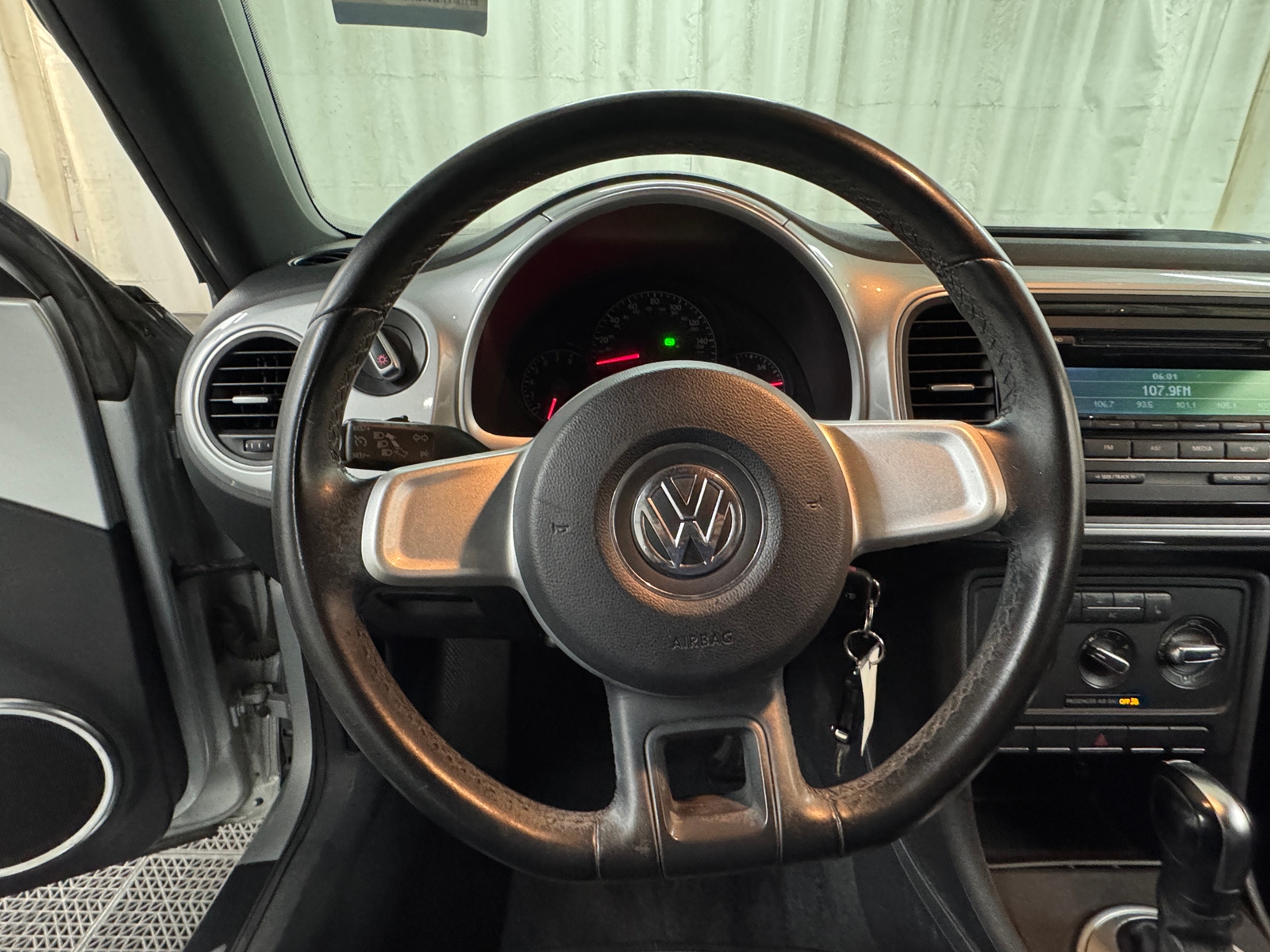 Thumbnail: 2012 Volkswagen Beetle - 4