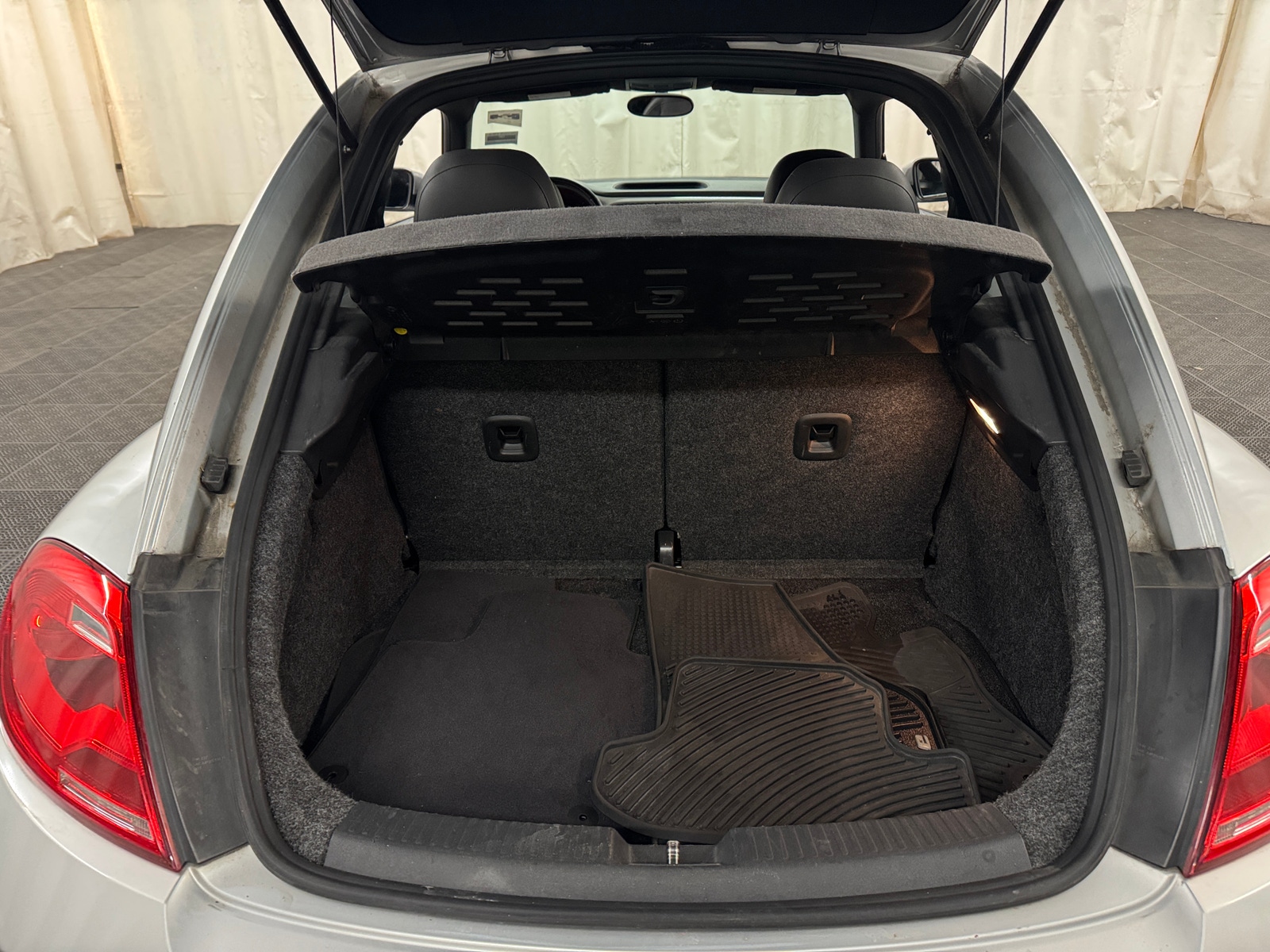 Thumbnail: 2012 Volkswagen Beetle - 6