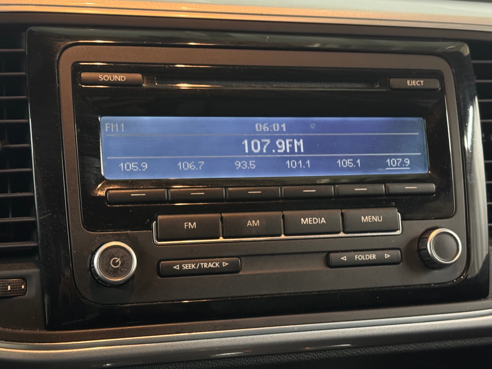 Thumbnail: 2012 Volkswagen Beetle - 3