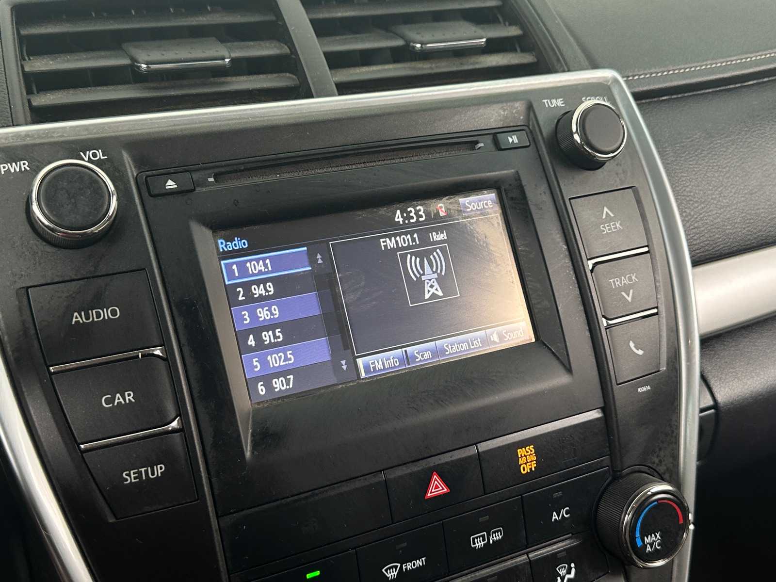 Thumbnail: 2016 Toyota Camry - 4